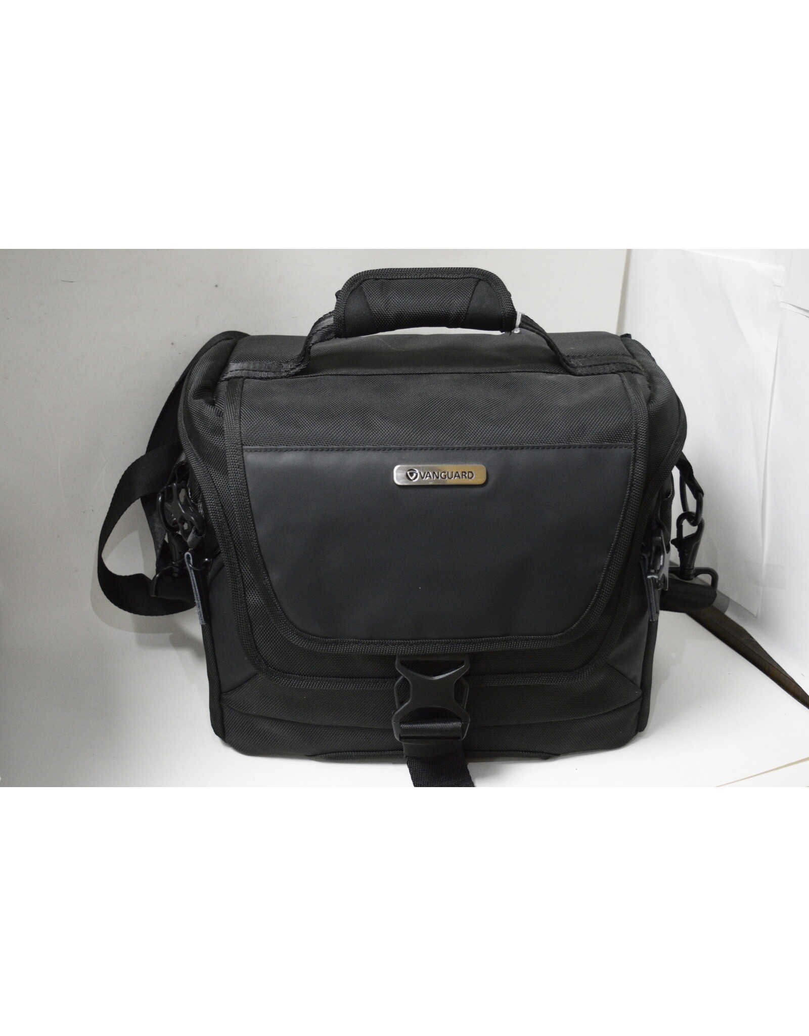 Nikon Nikon D800 w/ 50mm 1.8 and Meike 85mm 1.8, Kastar Battery Grip, Charger, Vangaurd Bag, Rode Video Mic Go II