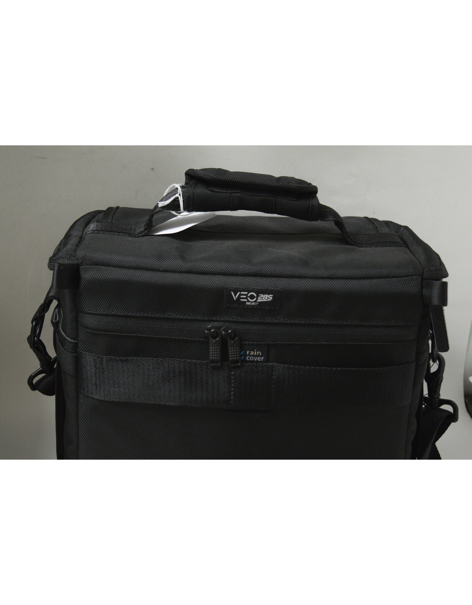 Nikon Nikon D800 w/ 50mm 1.8 and Meike 85mm 1.8, Kastar Battery Grip, Charger, Vangaurd Bag, Rode Video Mic Go II