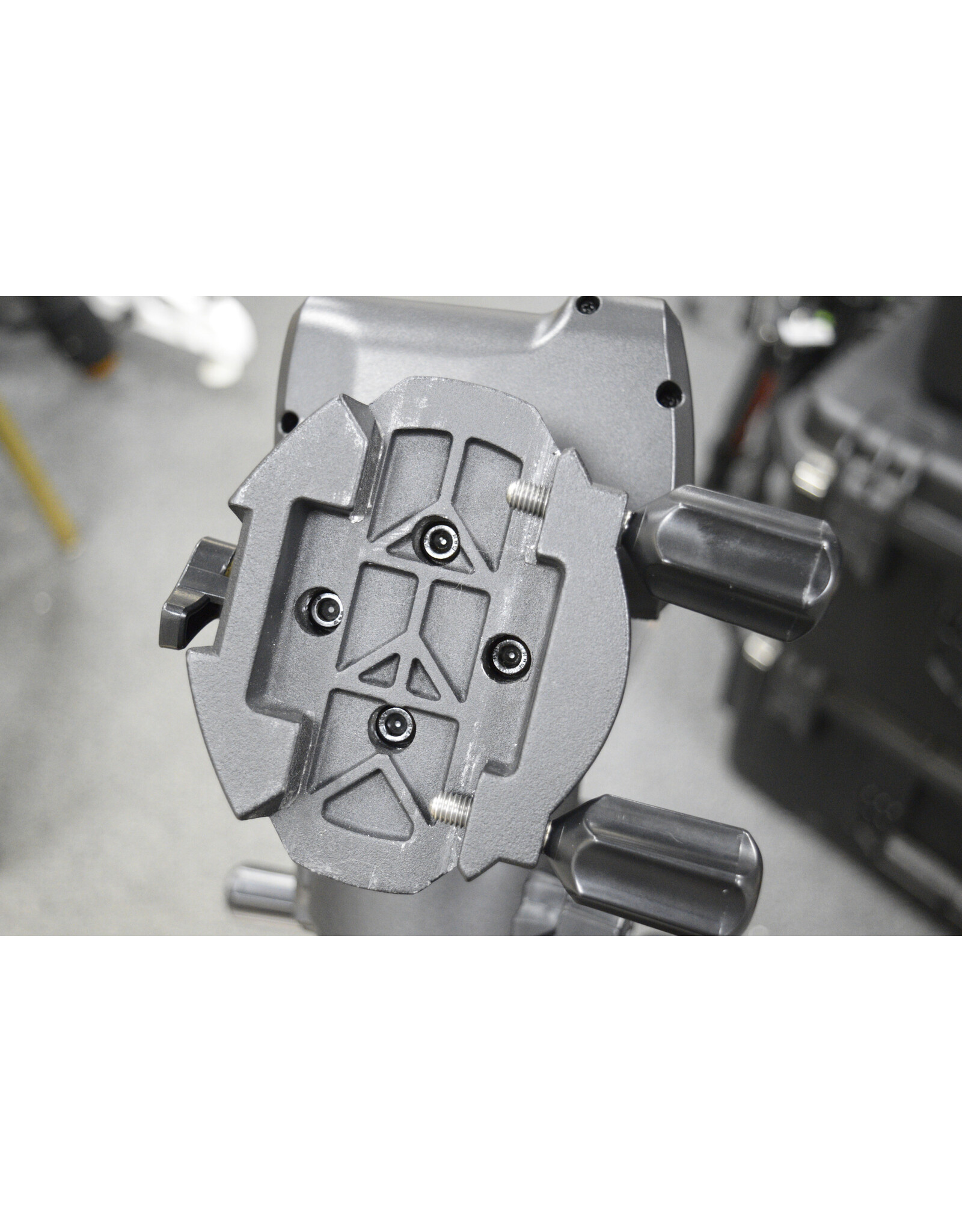 Celestron Celestron  AVX Mount with Dec Cable, DC Cord and Spreader and Computer Hand Control (Pre-owned in Original Shipping Box)