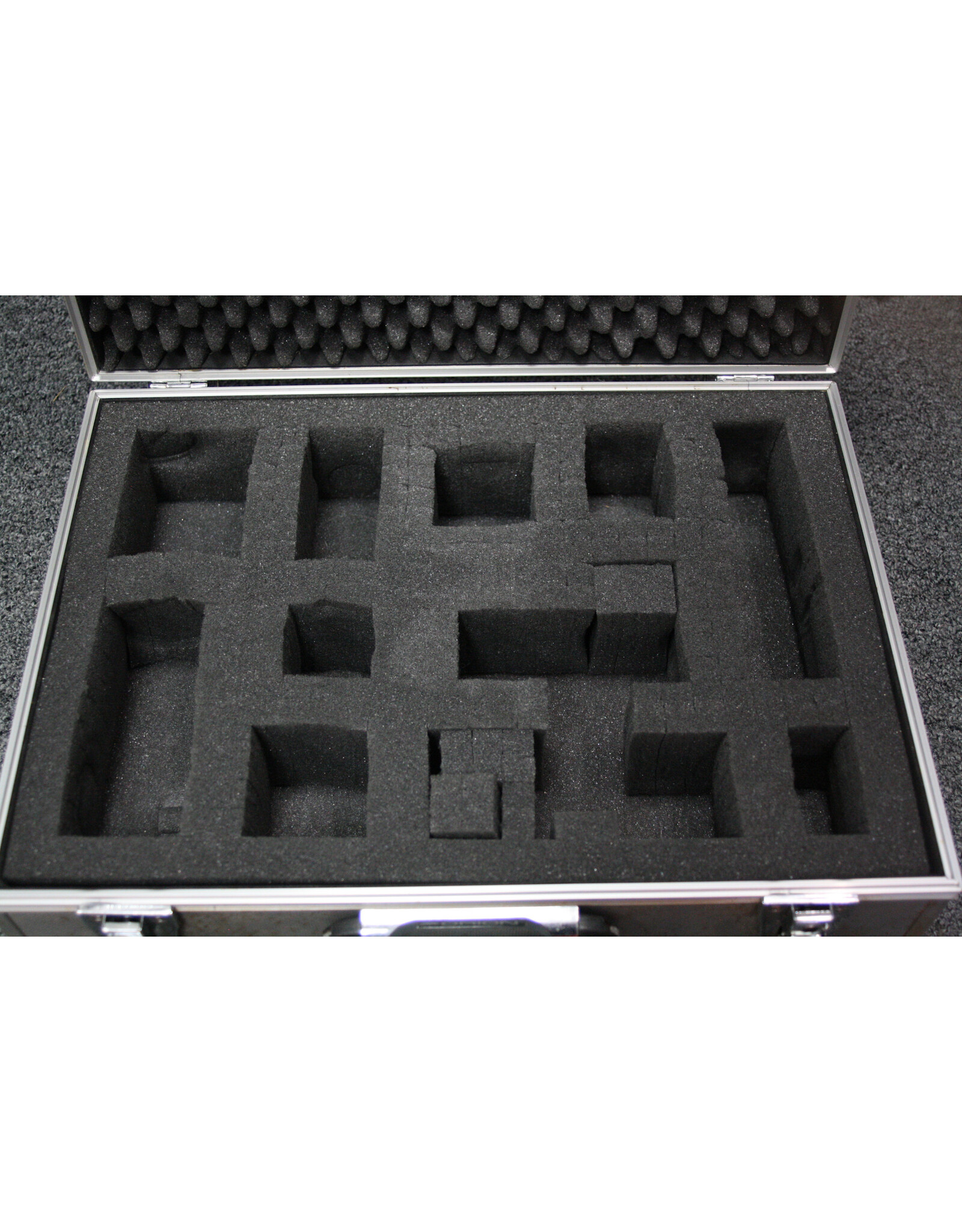Orion Orion 18 x 13 x 6" aluminum case with foam interior
