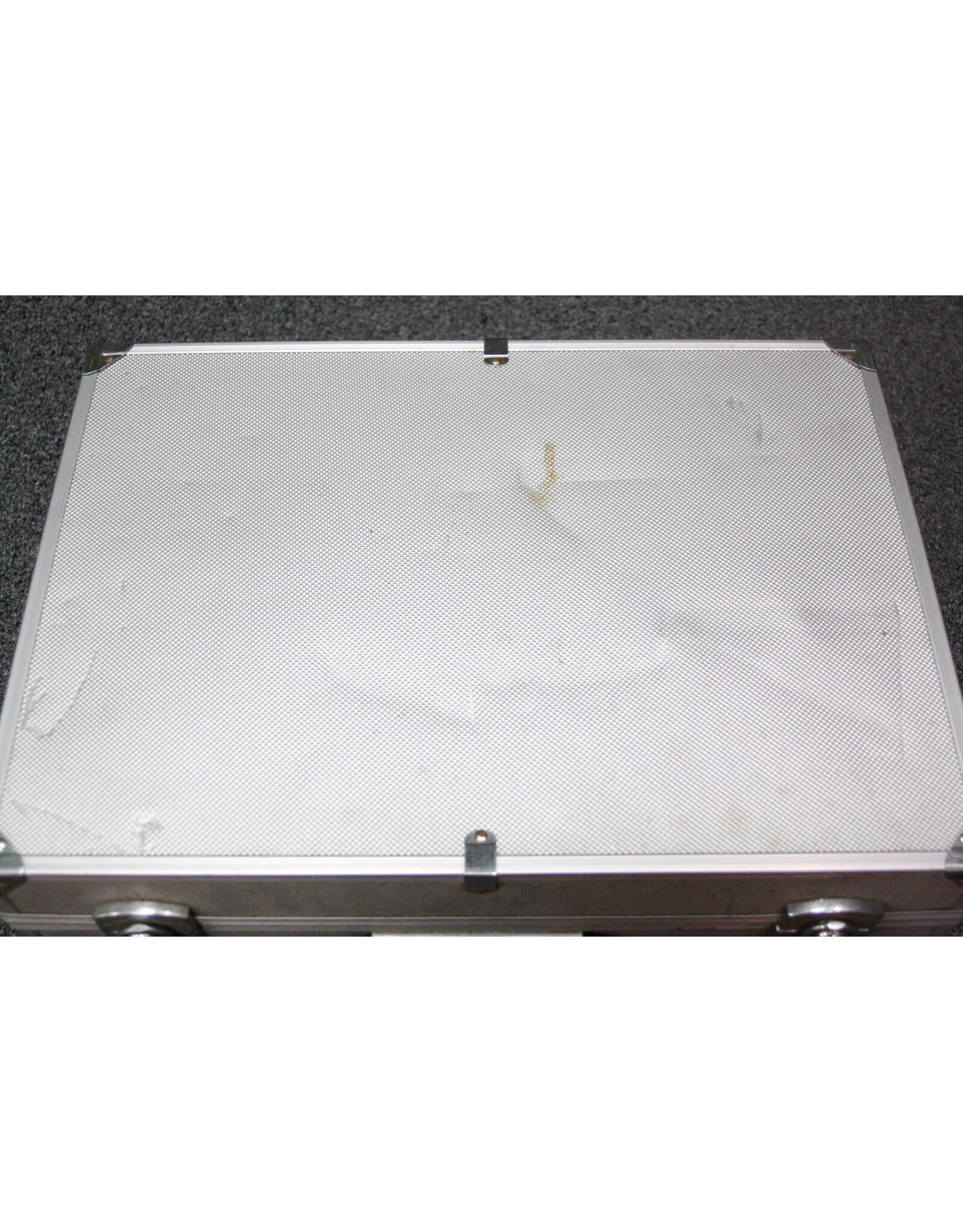 Orion Orion 18 x 13 x 6" aluminum case with foam interior