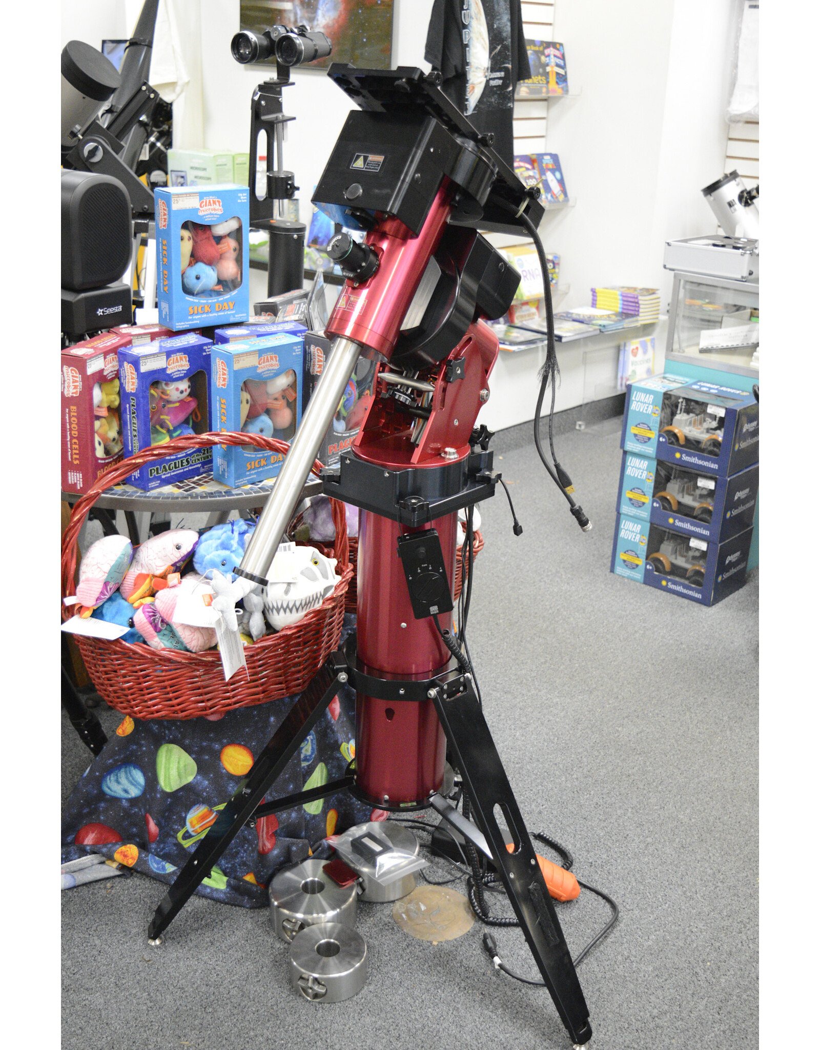 Paramount Paramount MYT Mount with Tri-Pier (Pre-owned)