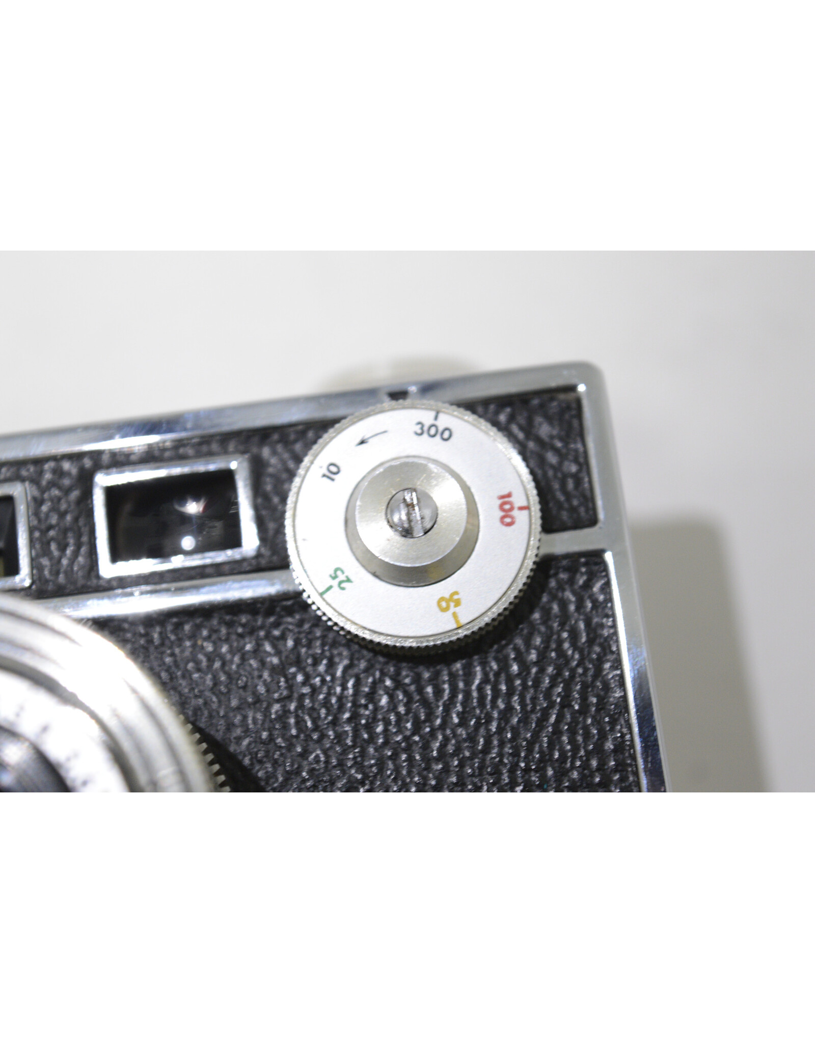 Argus Vintage Argus C-3 35mm Film Camera 50mm Coated Cintar Lens f/3.5 + Leather Case (Pre-owned)