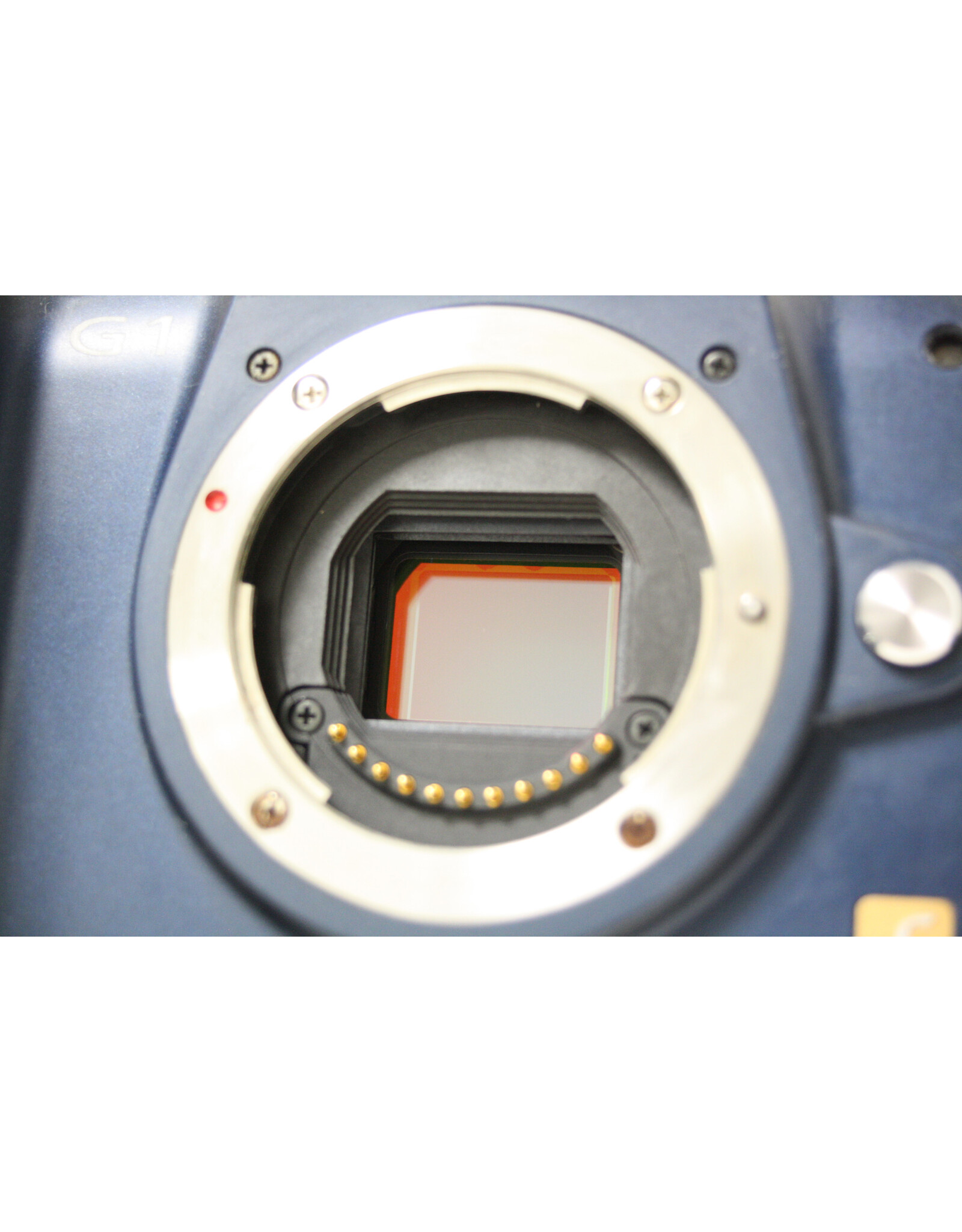 Lumix Lumix G1 with Lumix G Vario 14-45mm f/3.5-5.6 lens, neck strap, battery and charger (Pre-owned)