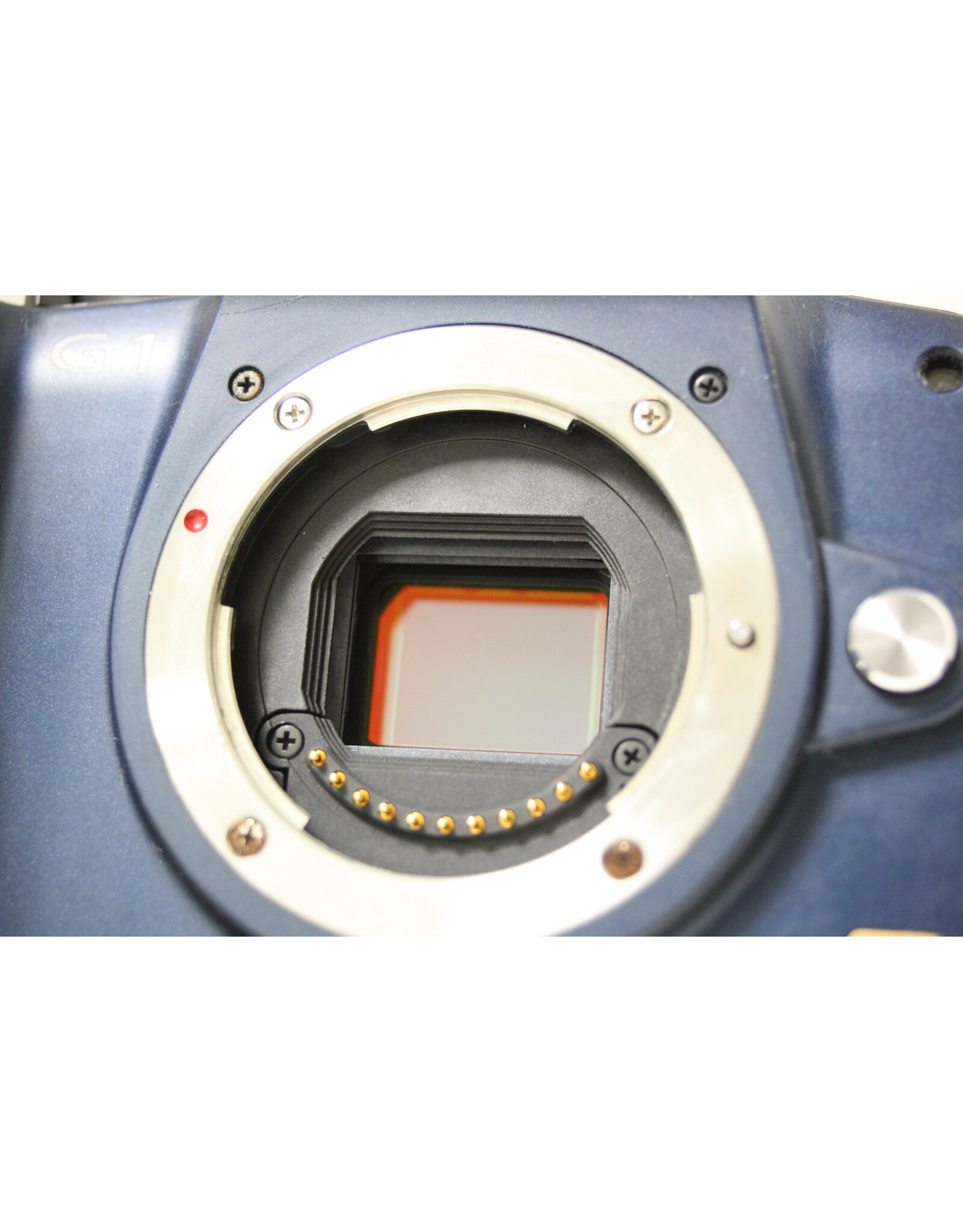 Lumix Lumix G1 with Lumix G Vario 14-45mm f/3.5-5.6 lens, neck strap, battery and charger (Pre-owned)