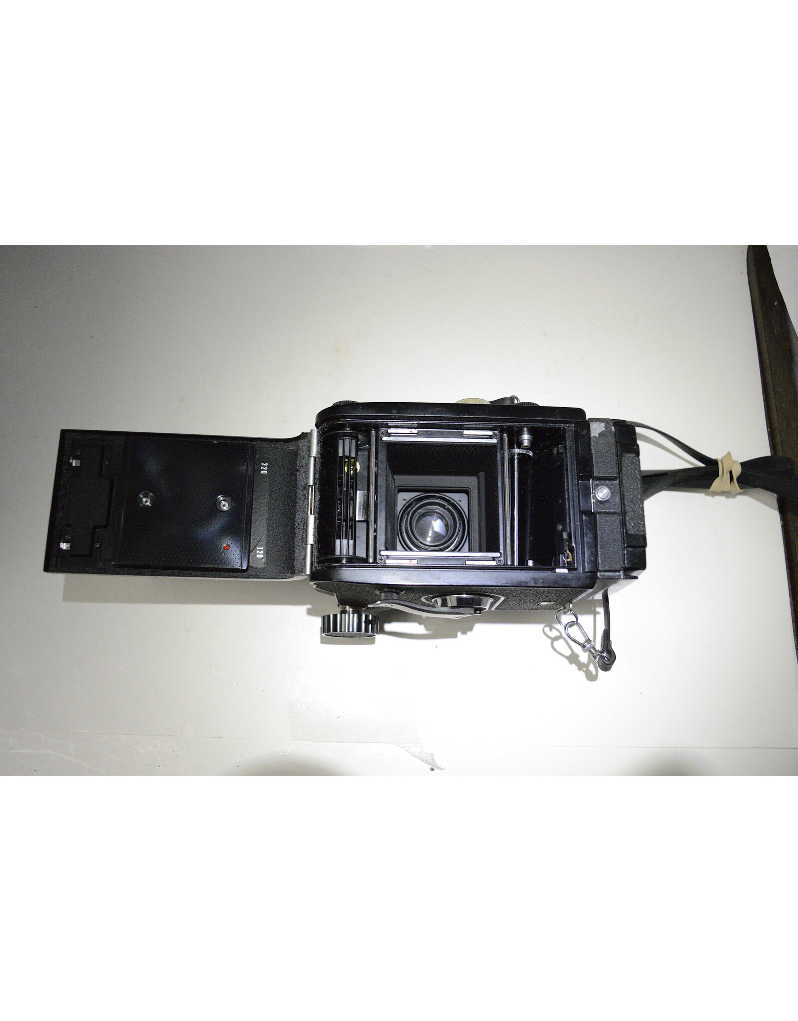 Mamiya C330 Professional with 55mm 4.5 lens Body (Pre-owned)