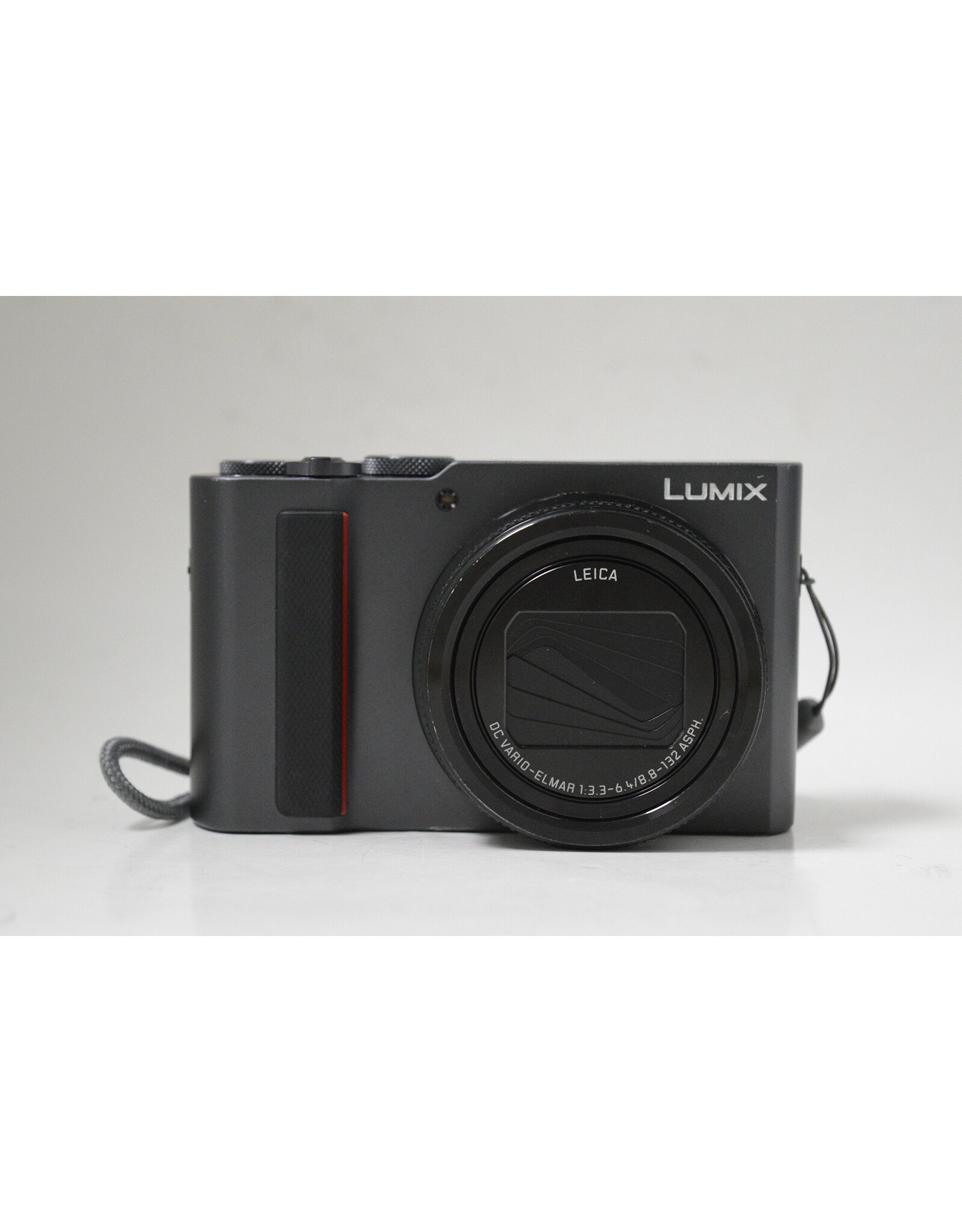 Panasonic Lumix Panasonic LUMIX ZS200 20.1 MP Digital Camera - Black  with Case, Charger and Battery (Pre-owned)