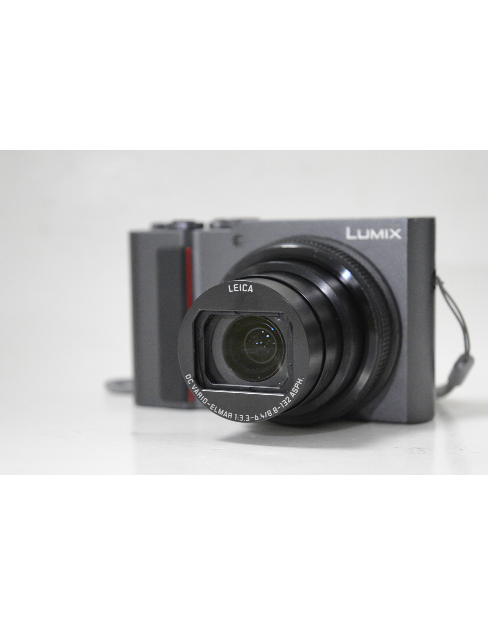 Panasonic Lumix Panasonic LUMIX ZS200 20.1 MP Digital Camera - Black  with Case, Charger and Battery (Pre-owned)