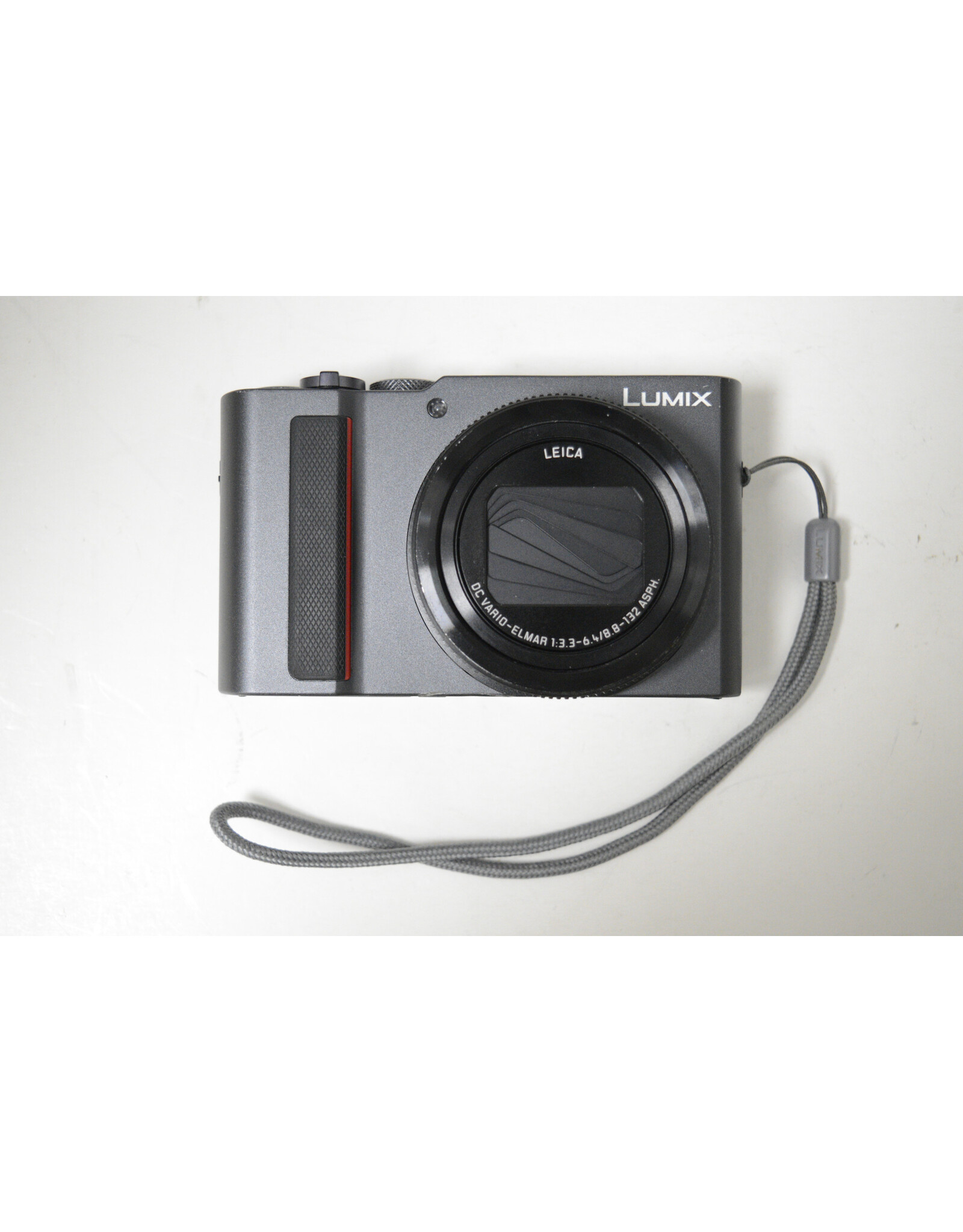 Panasonic Lumix Panasonic LUMIX ZS200 20.1 MP Digital Camera - Black  with Case, Charger and Battery (Pre-owned)