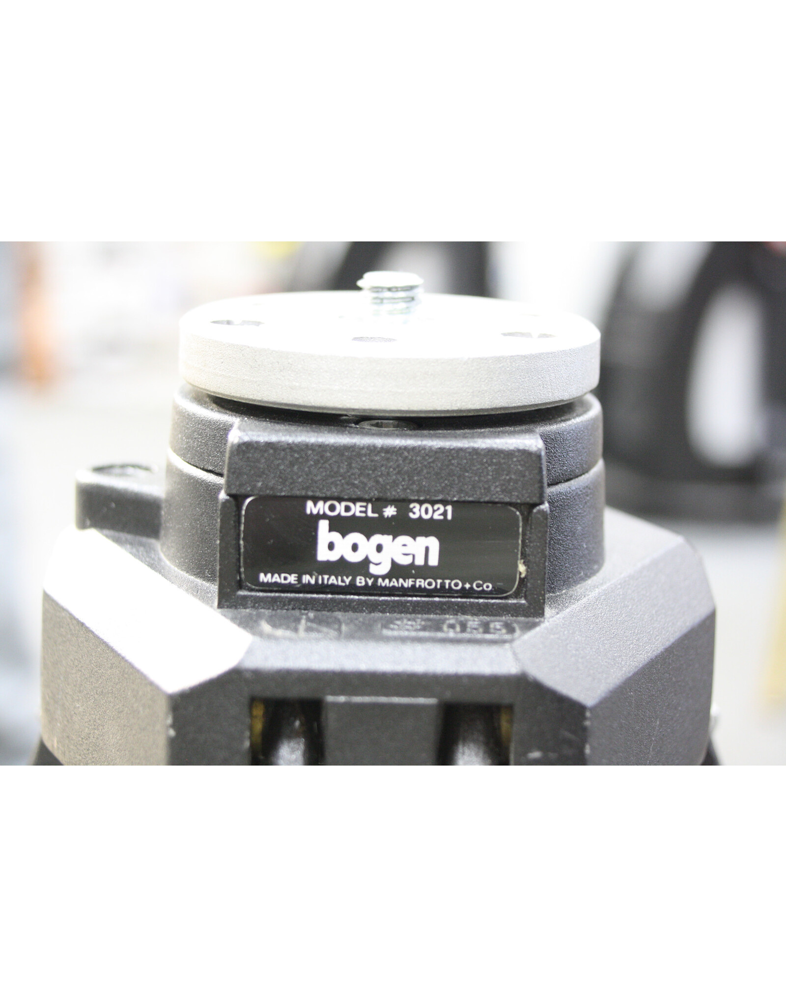 Bogen/Manfrotto Bogen (Manfrotto) 3021 Tripod Only (No head)