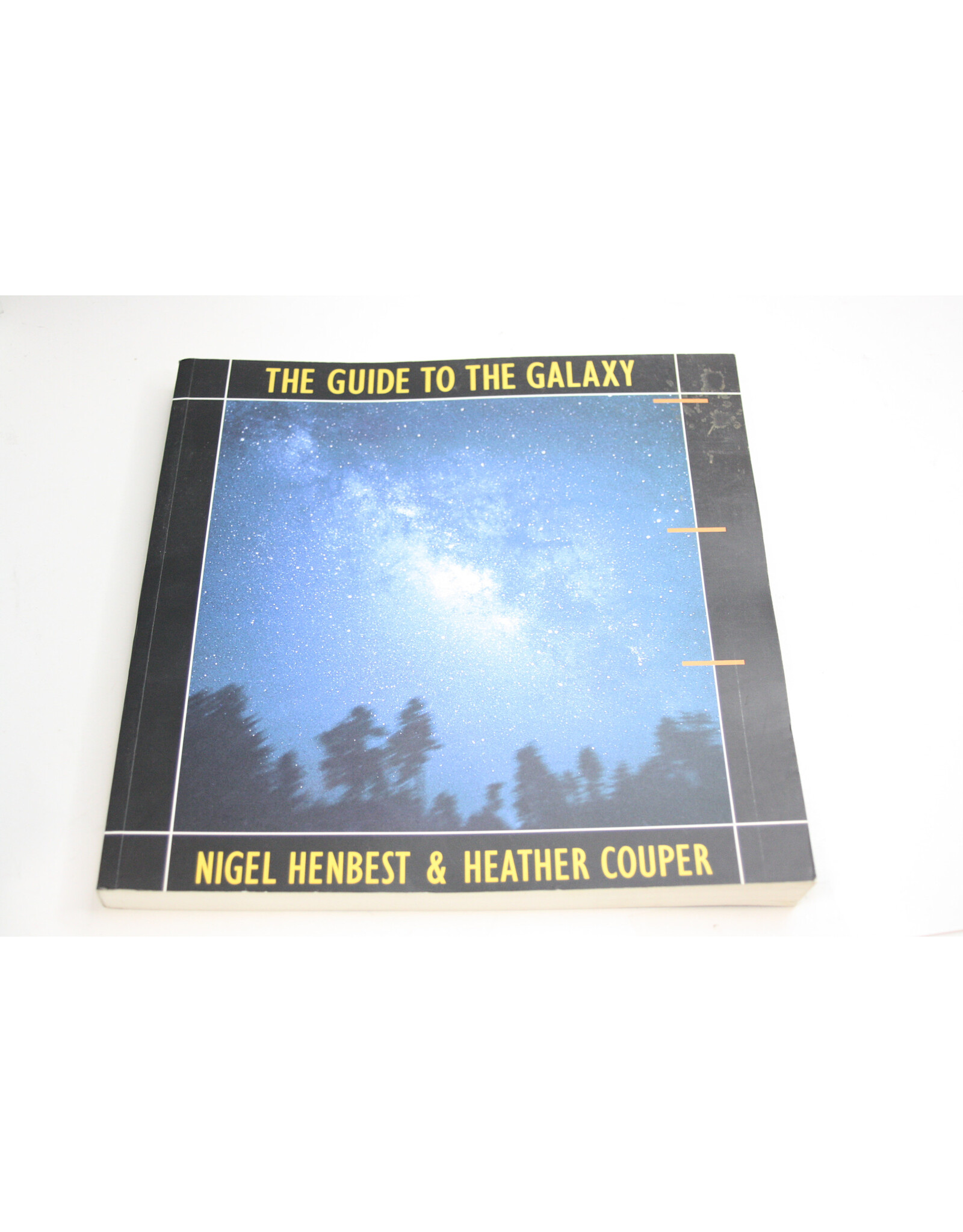 The Guide to the Galaxy - Paperback Book (Pre-owned)