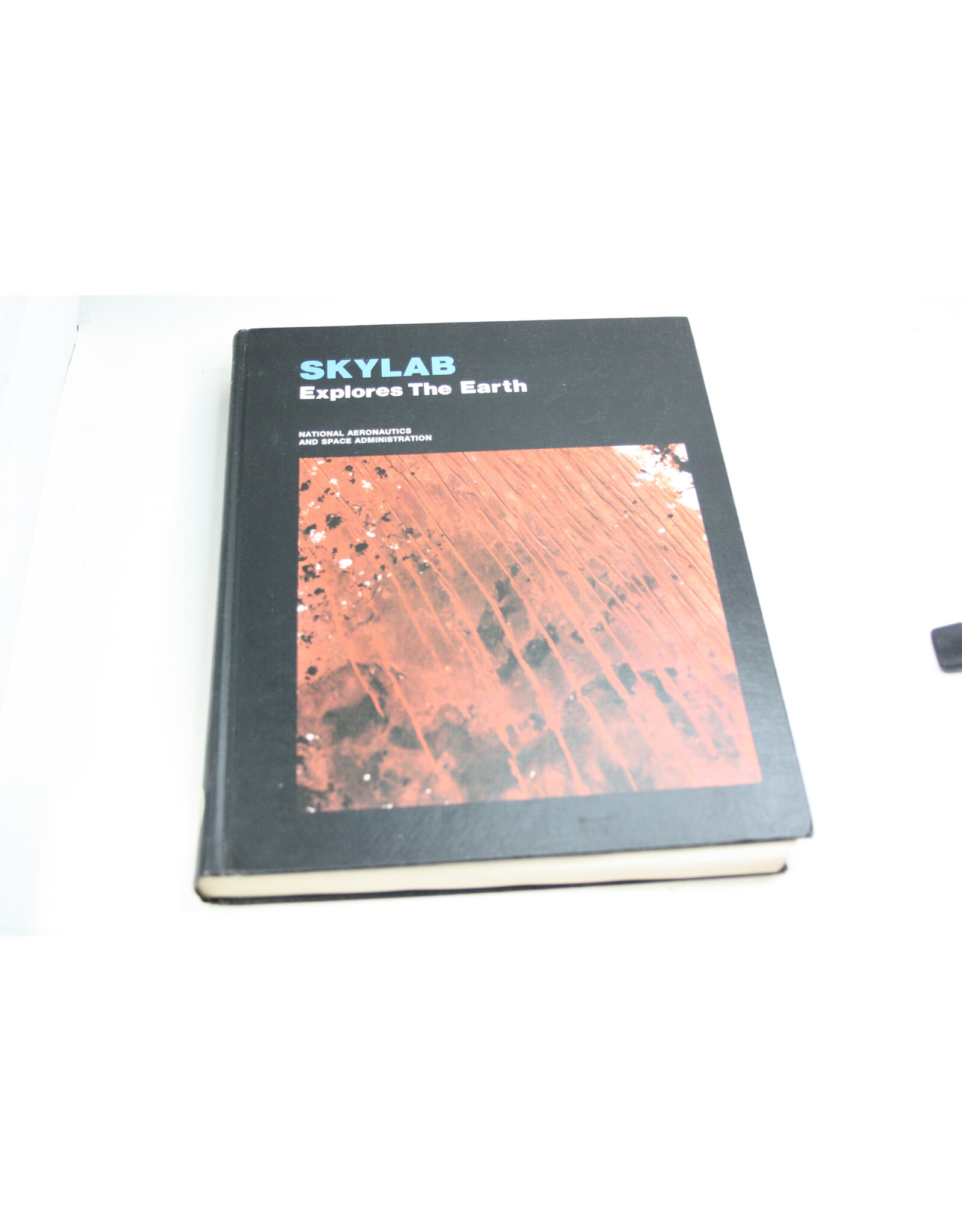 Skylab Explores the Earth - Hardcover Book (Pre-owned)