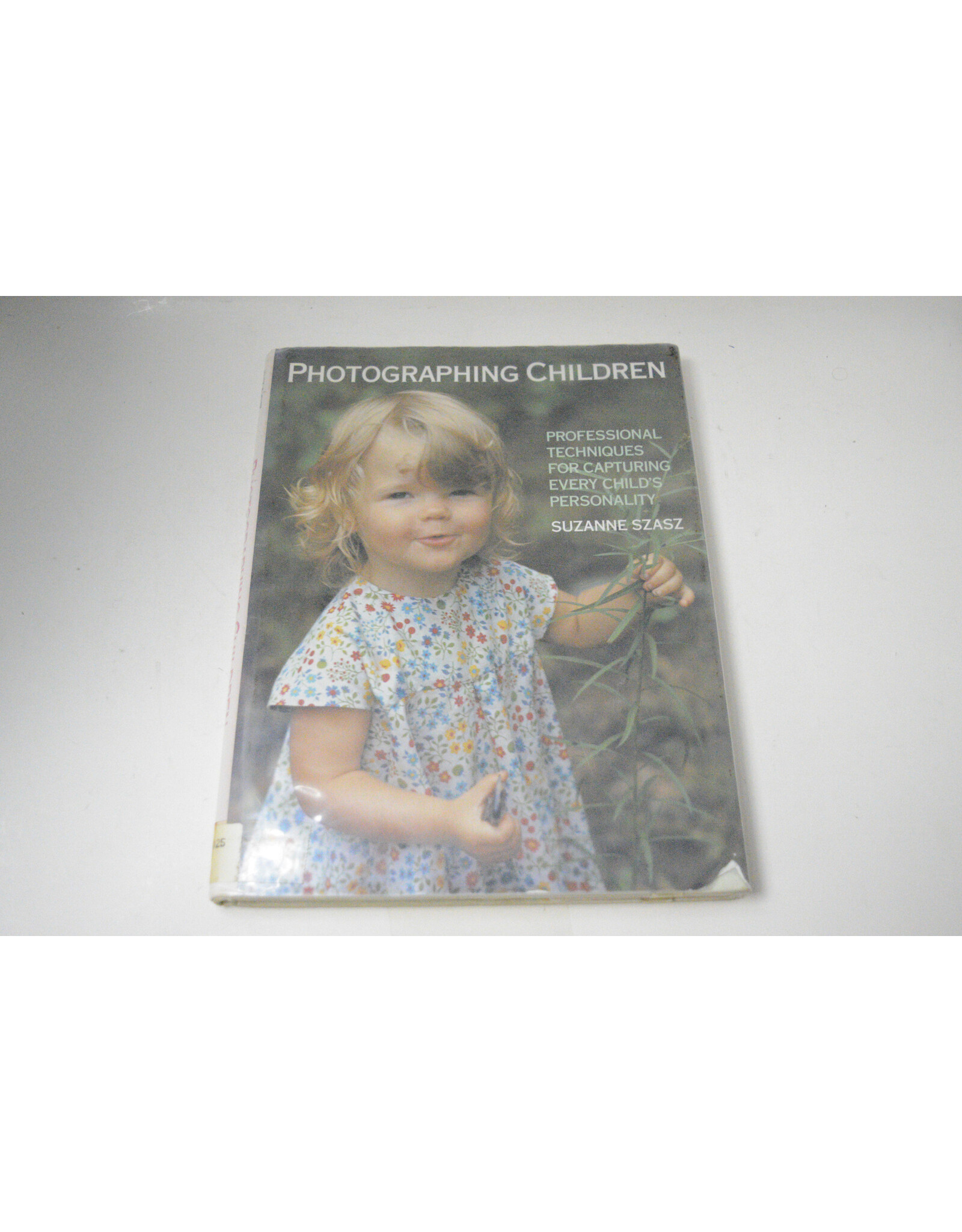 Photographing Children - Hardcover book (Pre-owned)