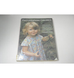 Photographing Children - Hardcover book (Pre-owned)