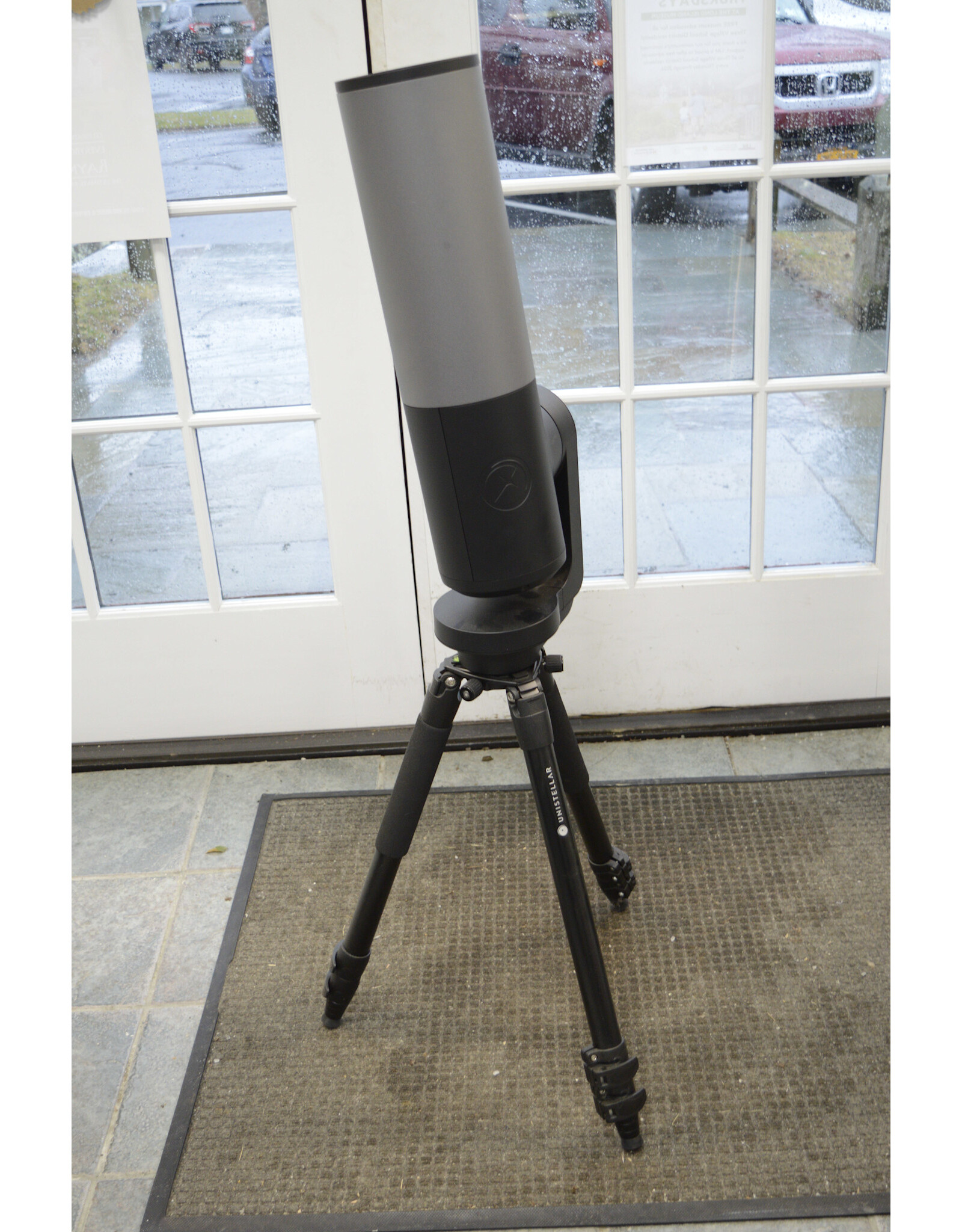 Unistellar Unistellar eVscope Equinox Digital Telescope with Case, Tripod and power cord (Pre-owned)