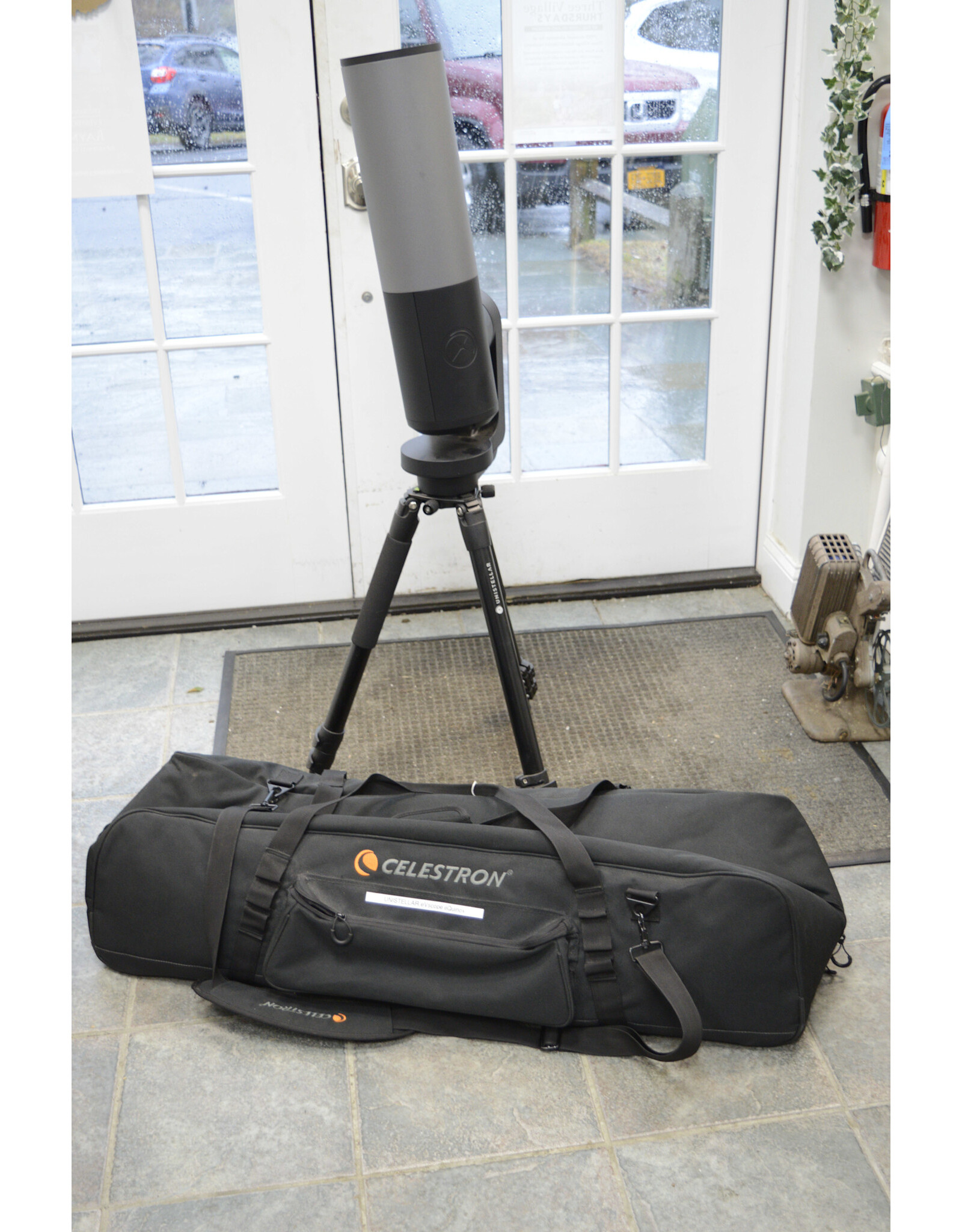 Unistellar Unistellar eVscope Equinox Digital Telescope with Case, Tripod and power cord (Pre-owned)
