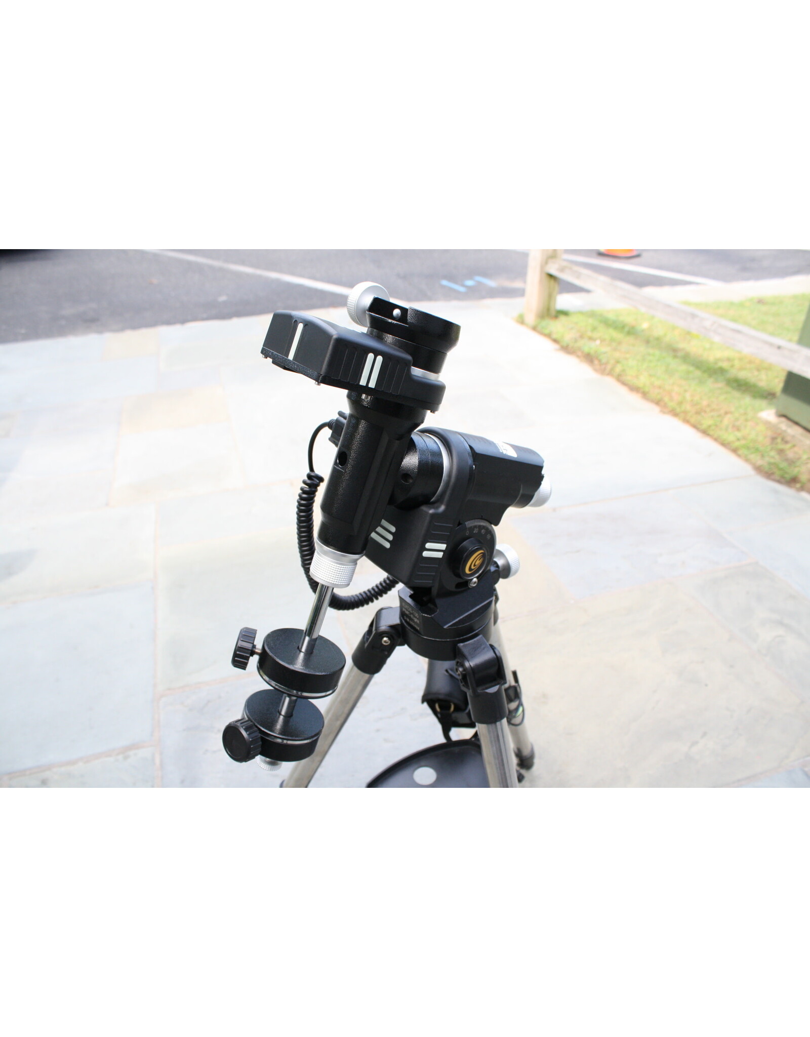 Explore Scientific Explore Scientific iEXOS-100-2 PMC-Eight (DISPLAY) Equatorial Tracker System with WiFi and Bluetooth® -ES-iEXOS-100-02 (Pre-owned)