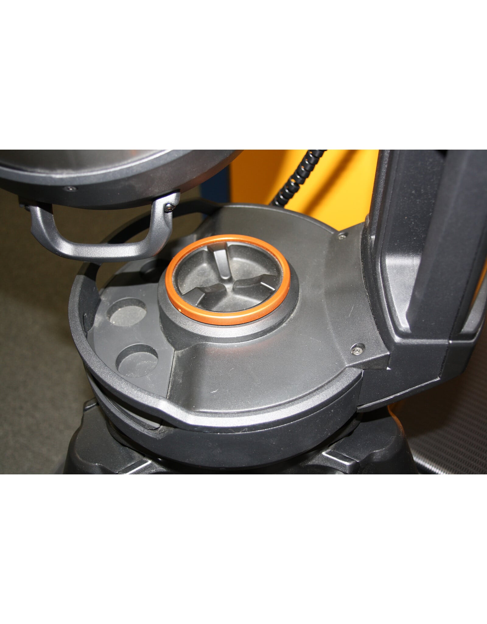 Celestron Celestron 9.25 Evolution with Mount and Tripod (Pre-Owned)