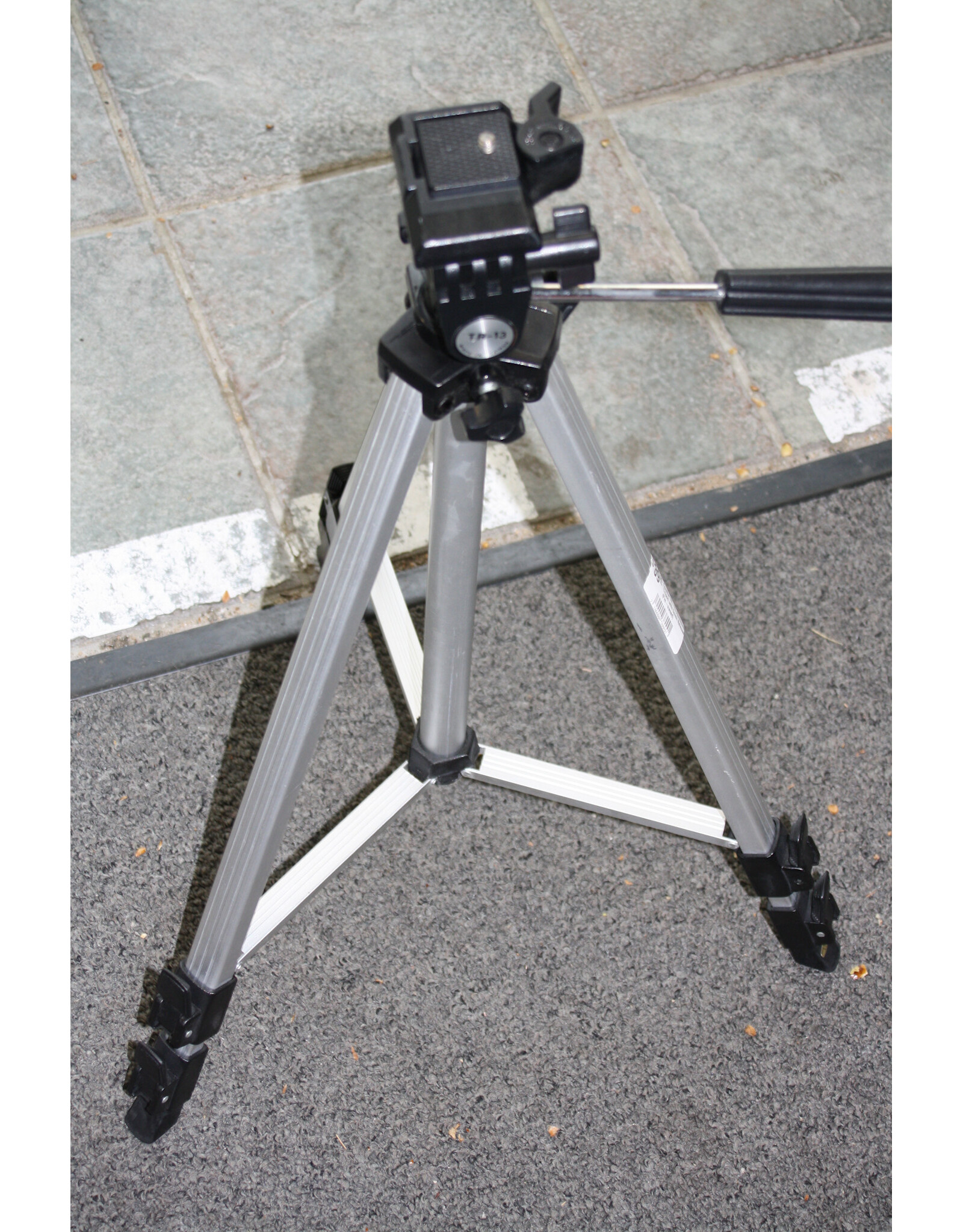 Magnum Coastar TR-13 Aluminum Tripod with Quick Release (Pre-owned)