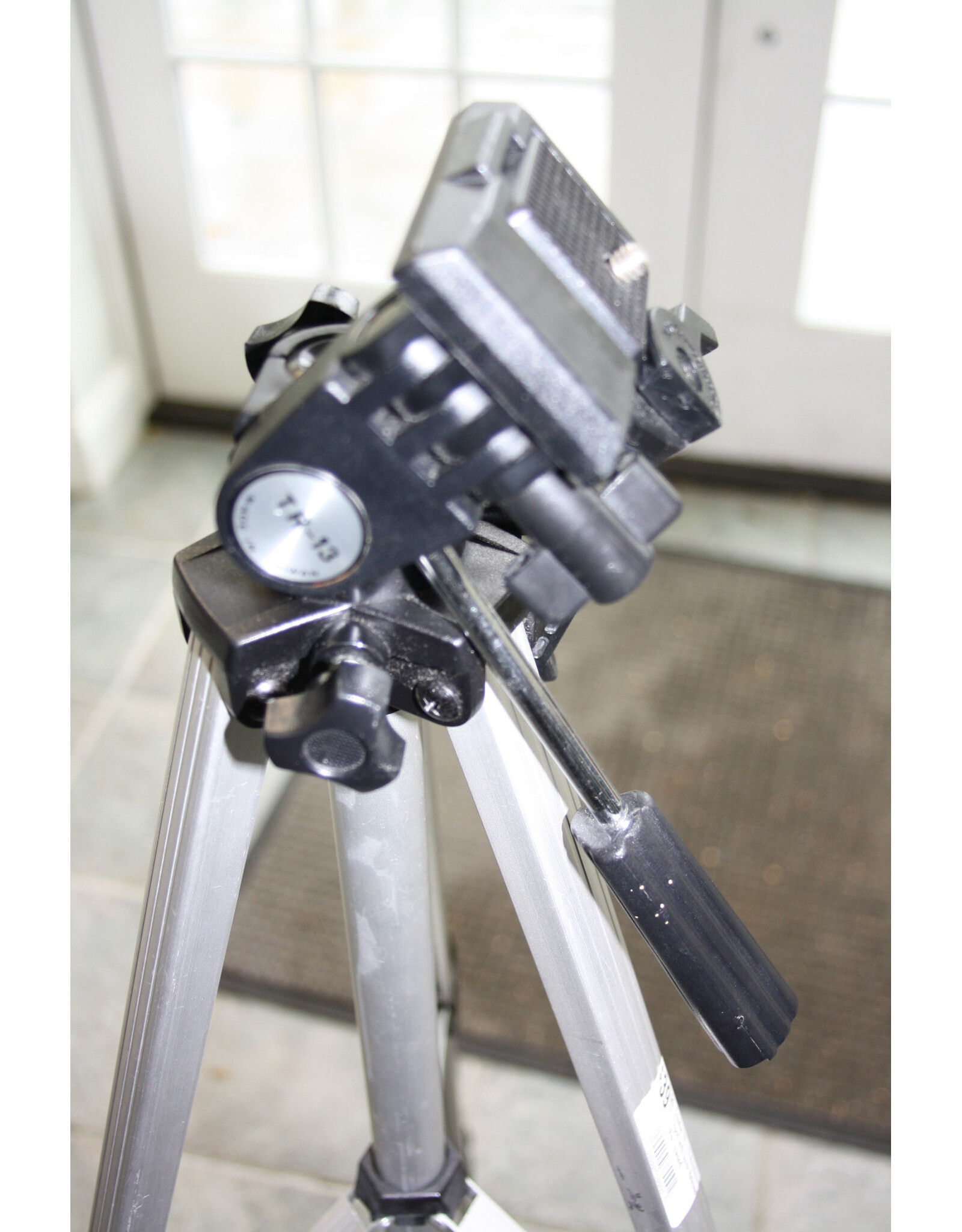 Magnum Coastar TR-13 Aluminum Tripod with Quick Release (Pre-owned)