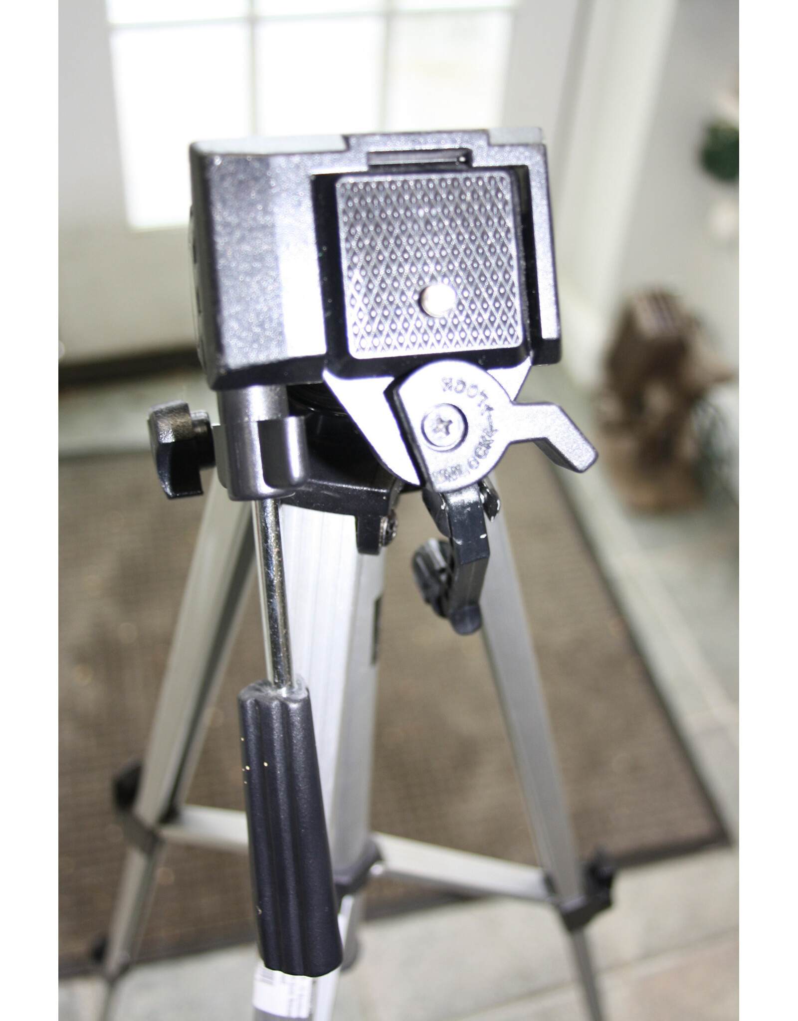 Magnum Coastar TR-13 Aluminum Tripod with Quick Release (Pre-owned)