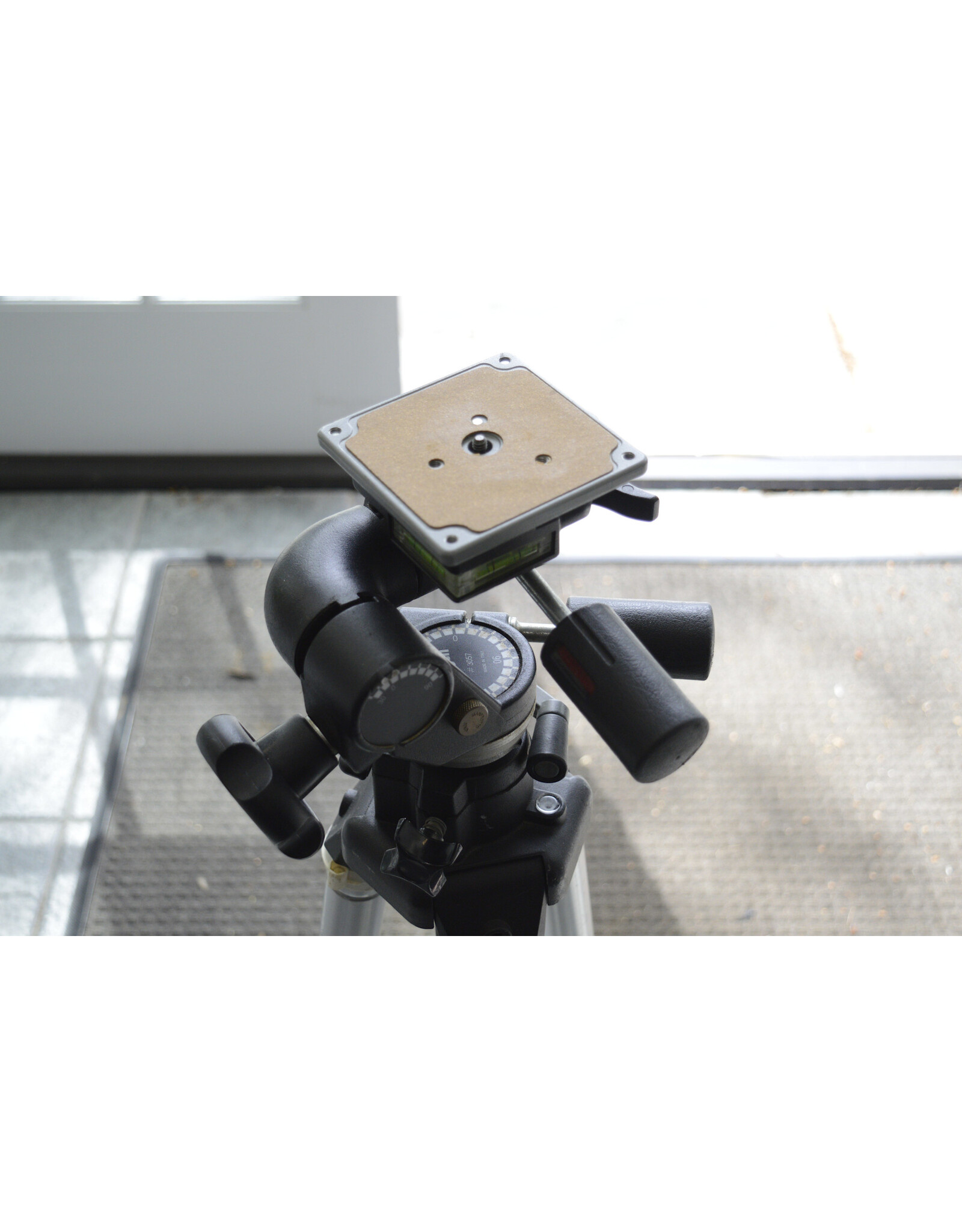 Bogen Bogen 3035 Tripod with 3057 Heavy Duty Head (Pre-Owned)