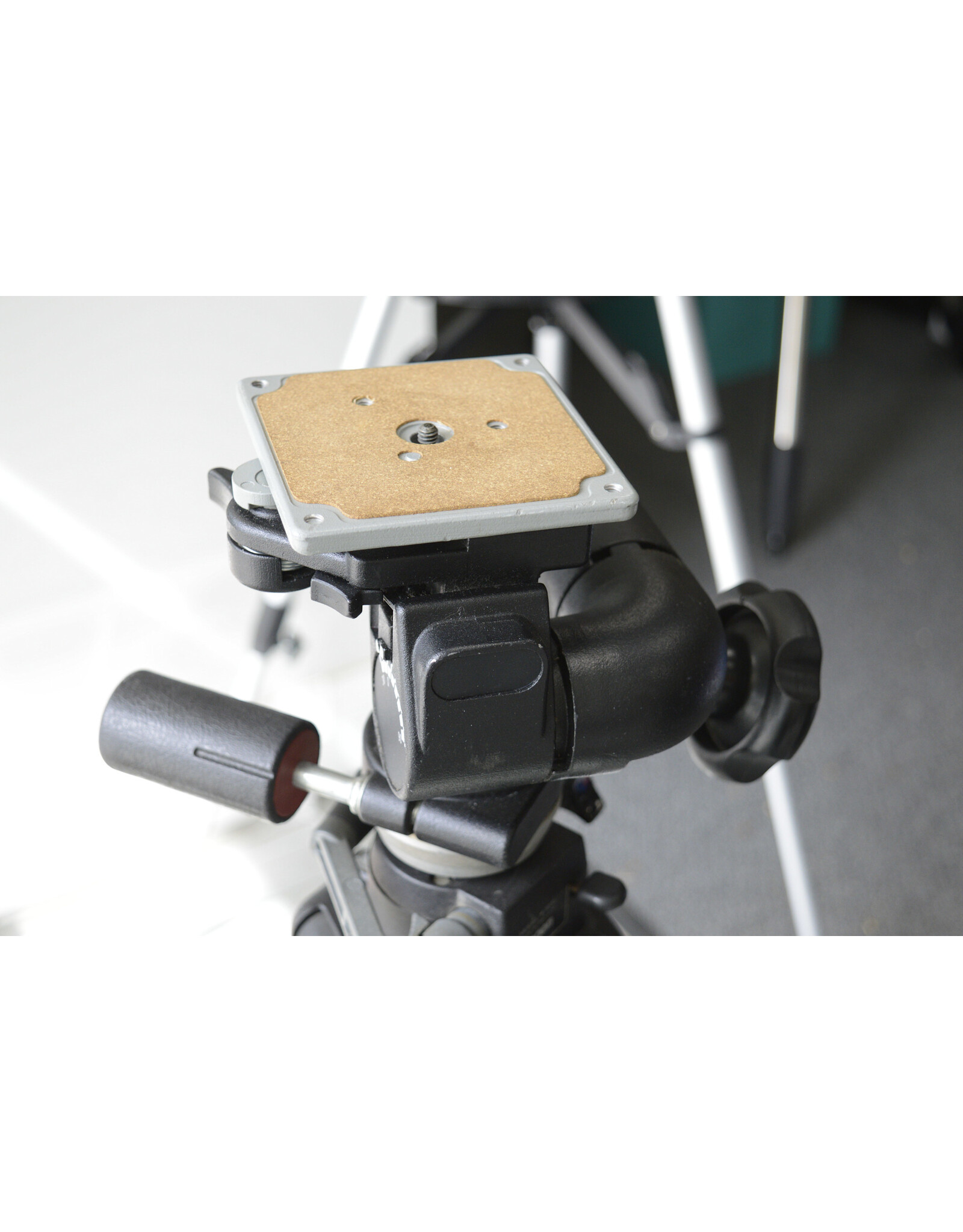 Bogen Bogen 3035 Tripod with 3057 Heavy Duty Head (Pre-Owned)