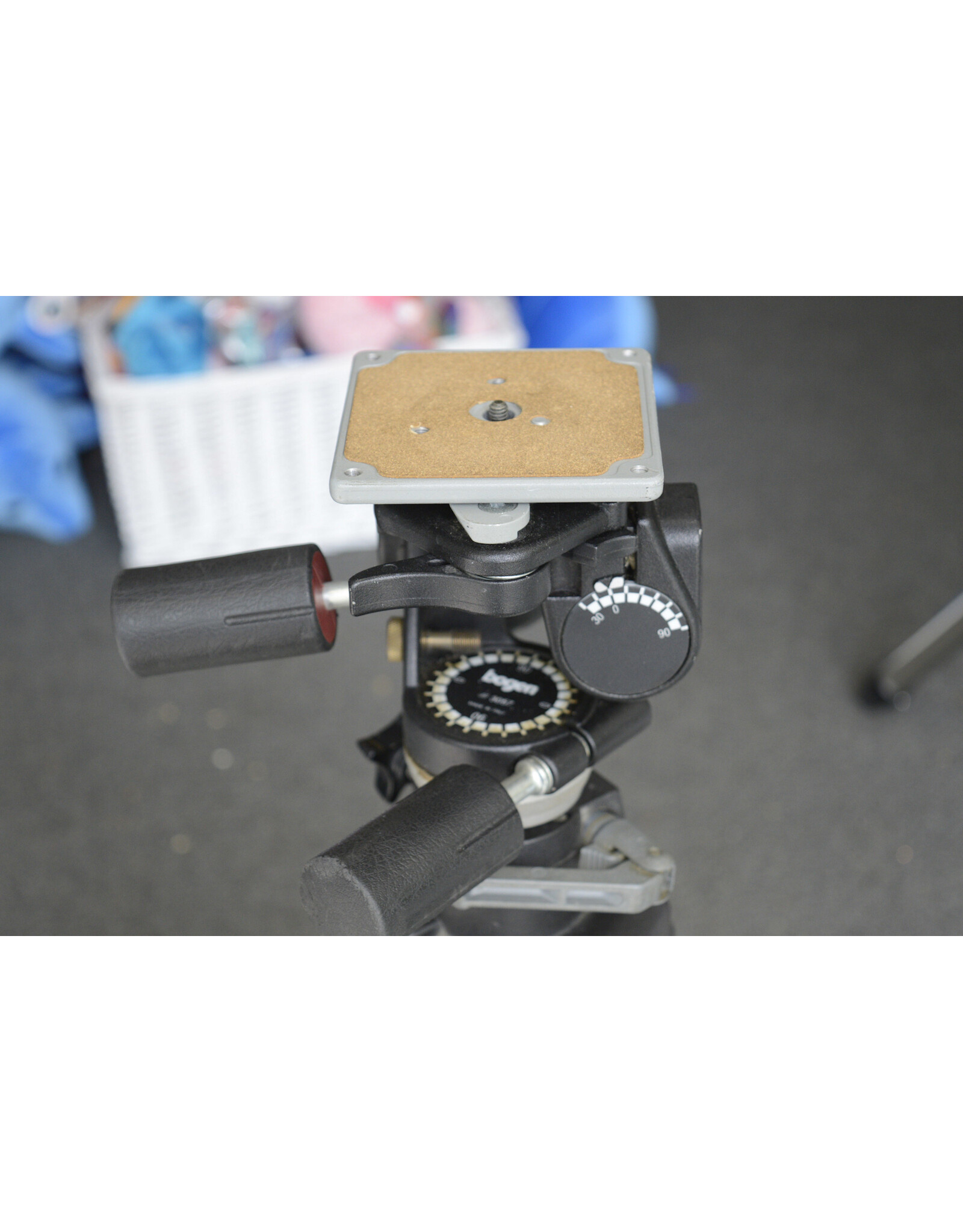 Bogen Bogen 3035 Tripod with 3057 Heavy Duty Head (Pre-Owned)