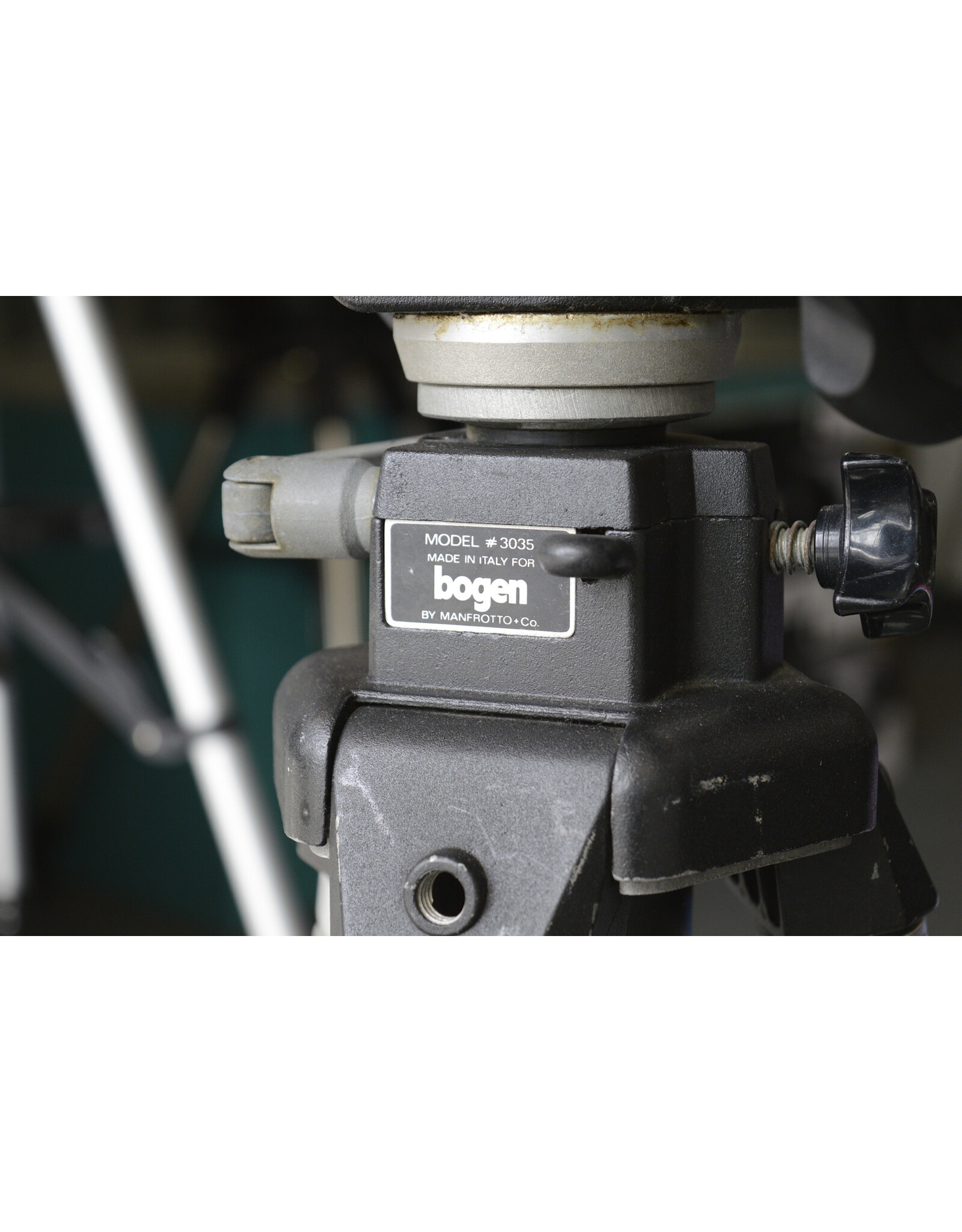 Bogen Bogen 3035 Tripod with 3057 Heavy Duty Head (Pre-Owned)