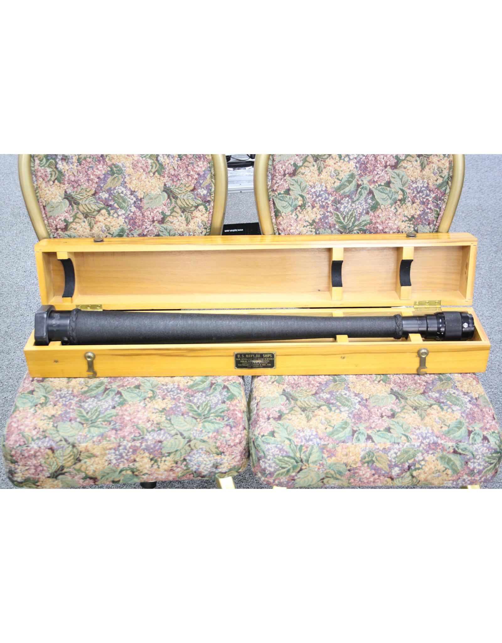 1943 US Navy Quartermaster Spyglass Mk II in wooden case (Pre-Owned)