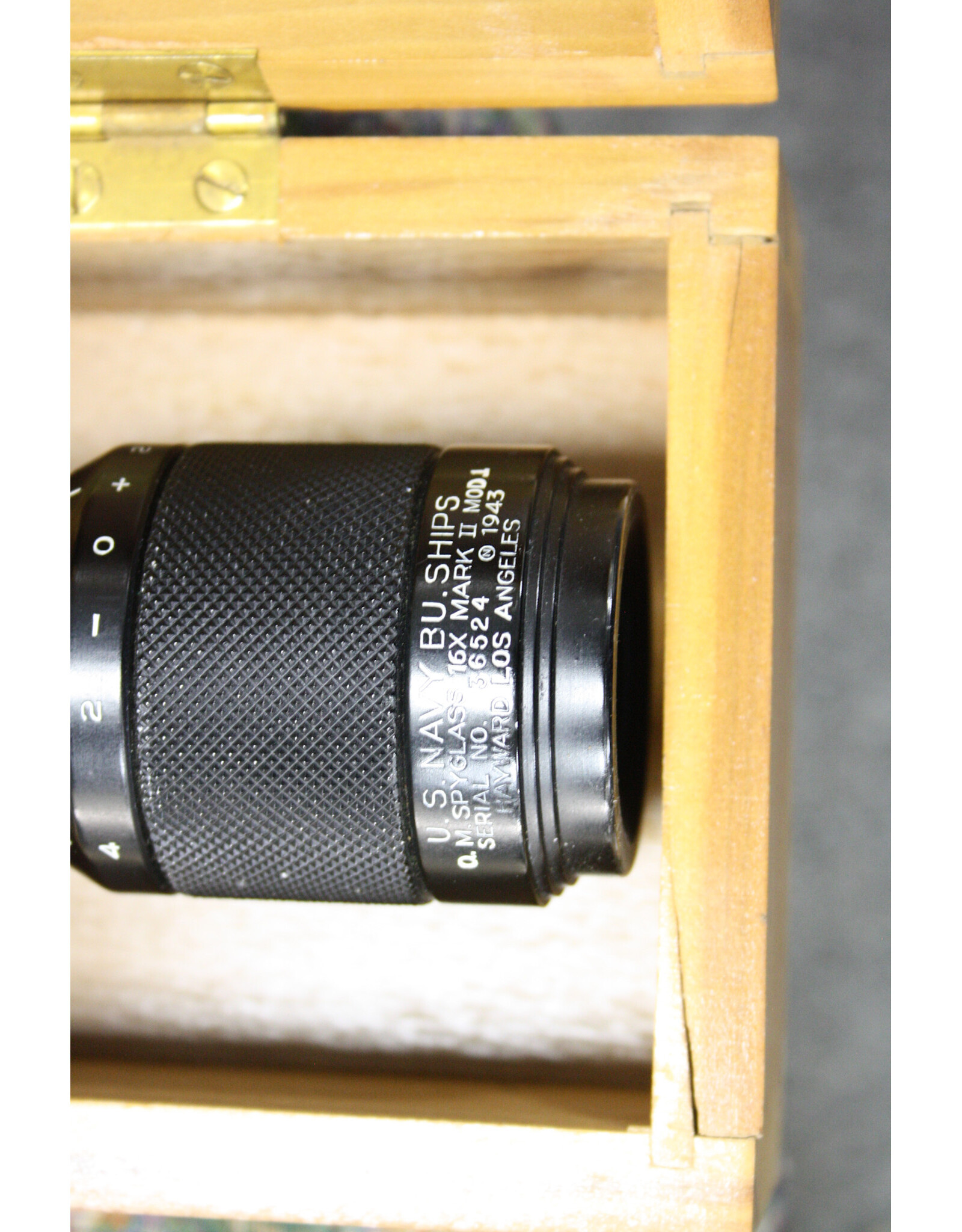 1943 US Navy Quartermaster Spyglass Mk II in wooden case (Pre-Owned)