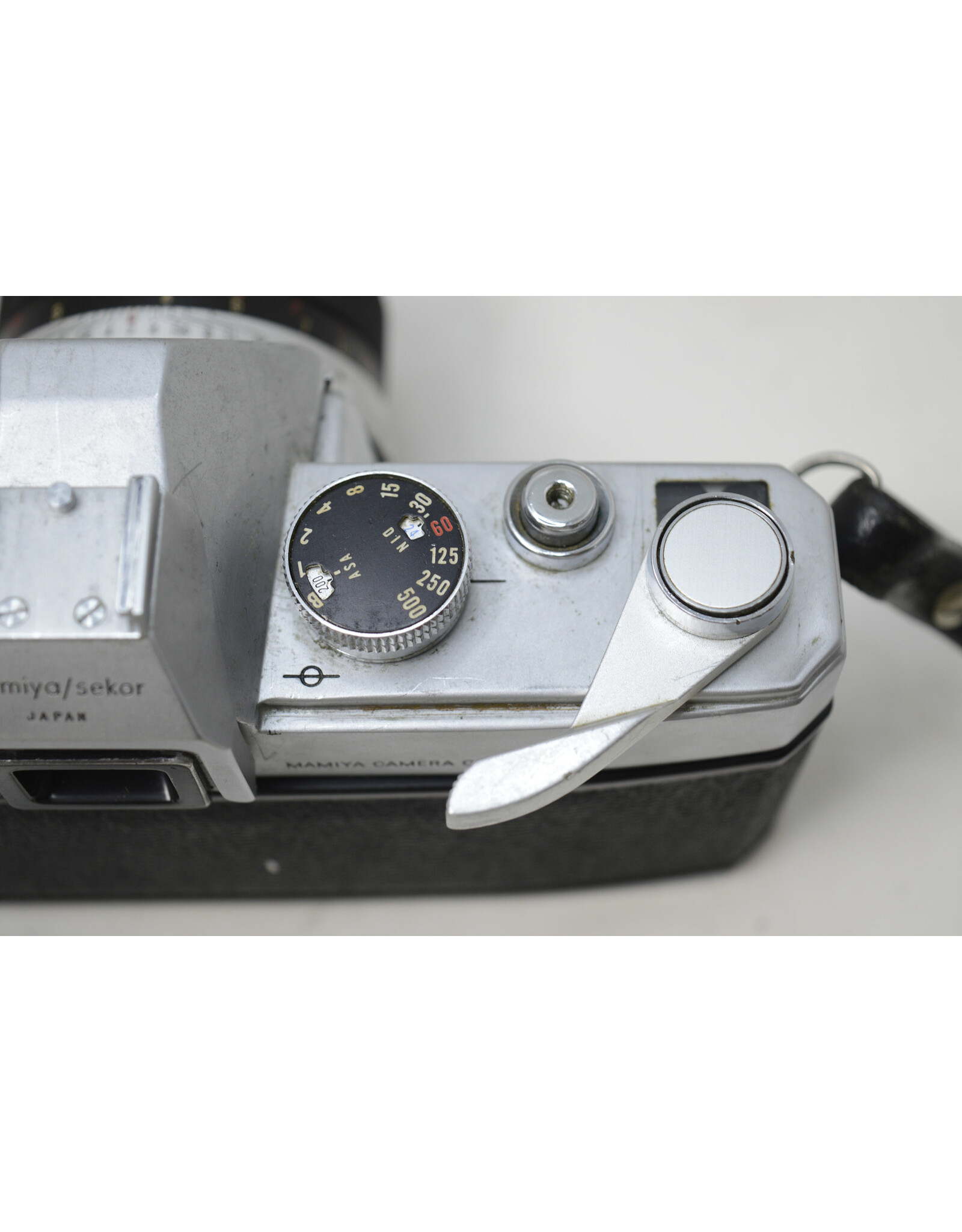 Mamiya-Sekor Mamiya Sekor 500 DTL (AS-IS-METER NG) 35mm SLR Camera w/ 50mm f2 Lens (Pre-owned)