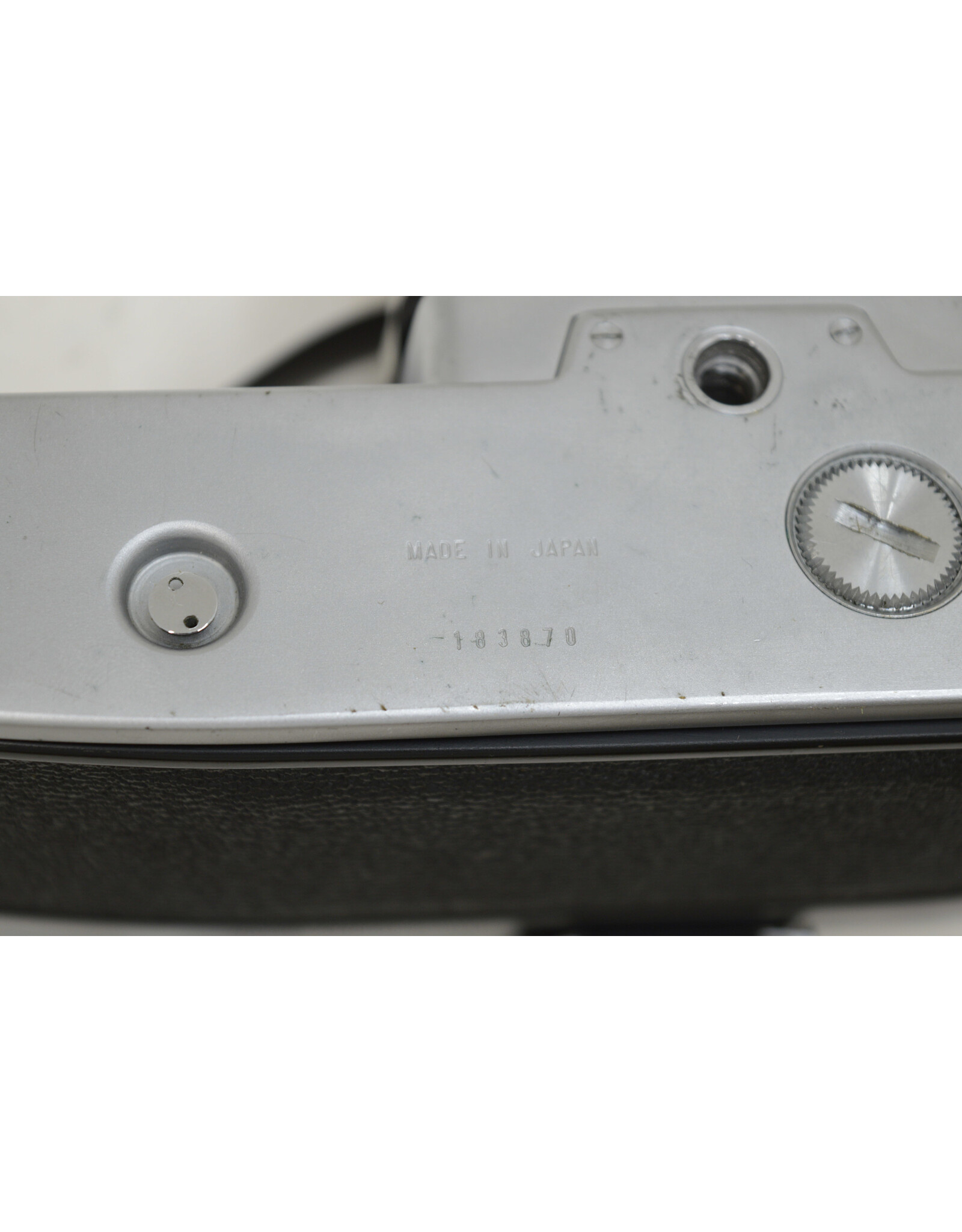 Mamiya-Sekor Mamiya Sekor 500 DTL (AS-IS-METER NG) 35mm SLR Camera w/ 50mm f2 Lens (Pre-owned)