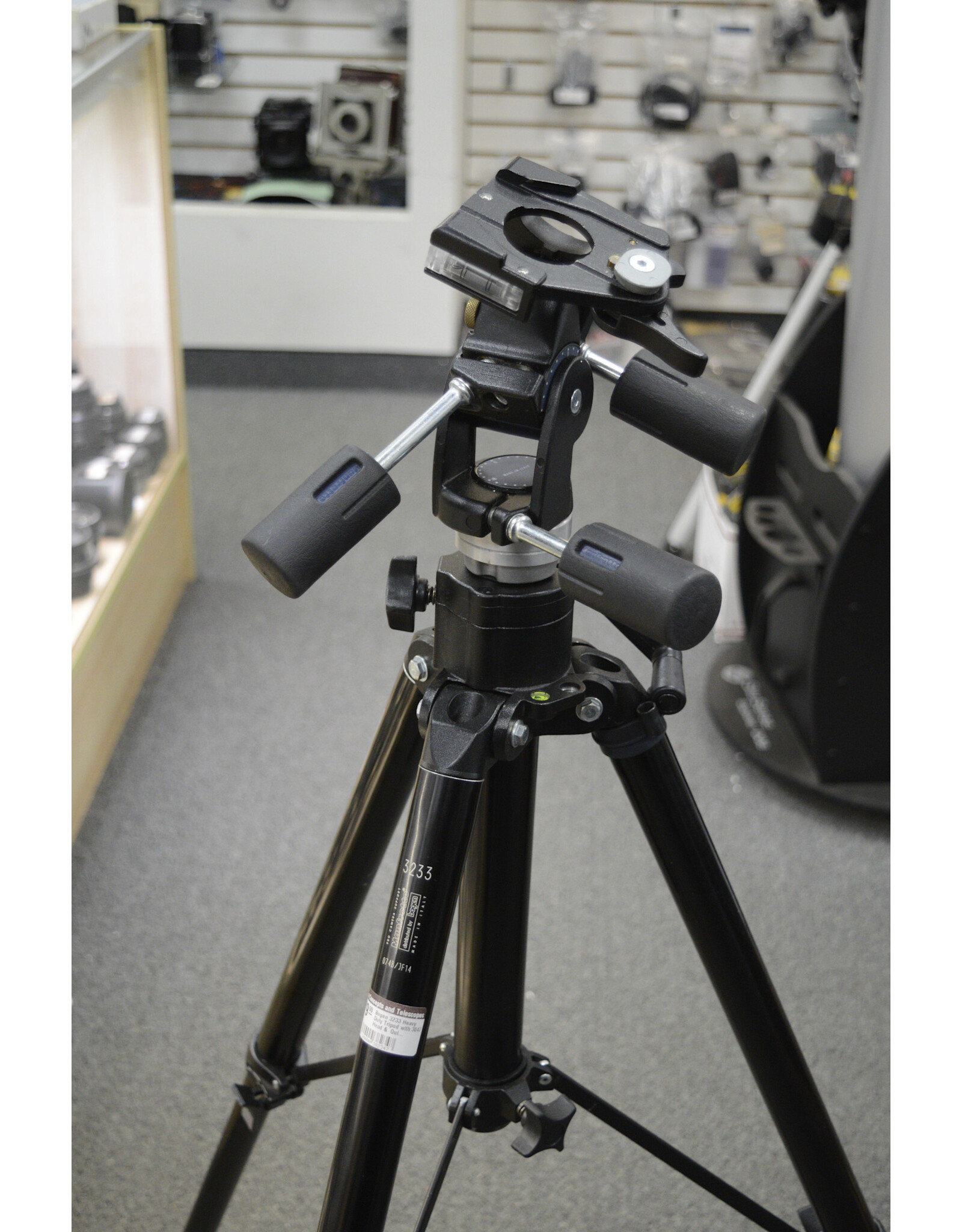 Bogen Bogen 3233 Heavy Duty Tripod with 3047 Head &  Quick Release Plate (Pre-owned)