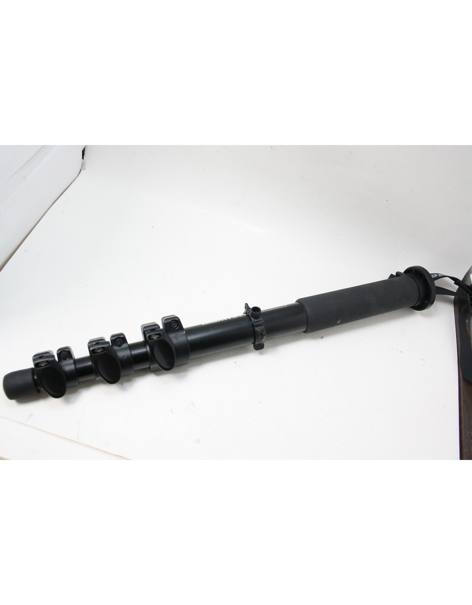 Bogen/Manfrotto Manfrotto 680B Compact Professional Aluminum 4-Section Monopod