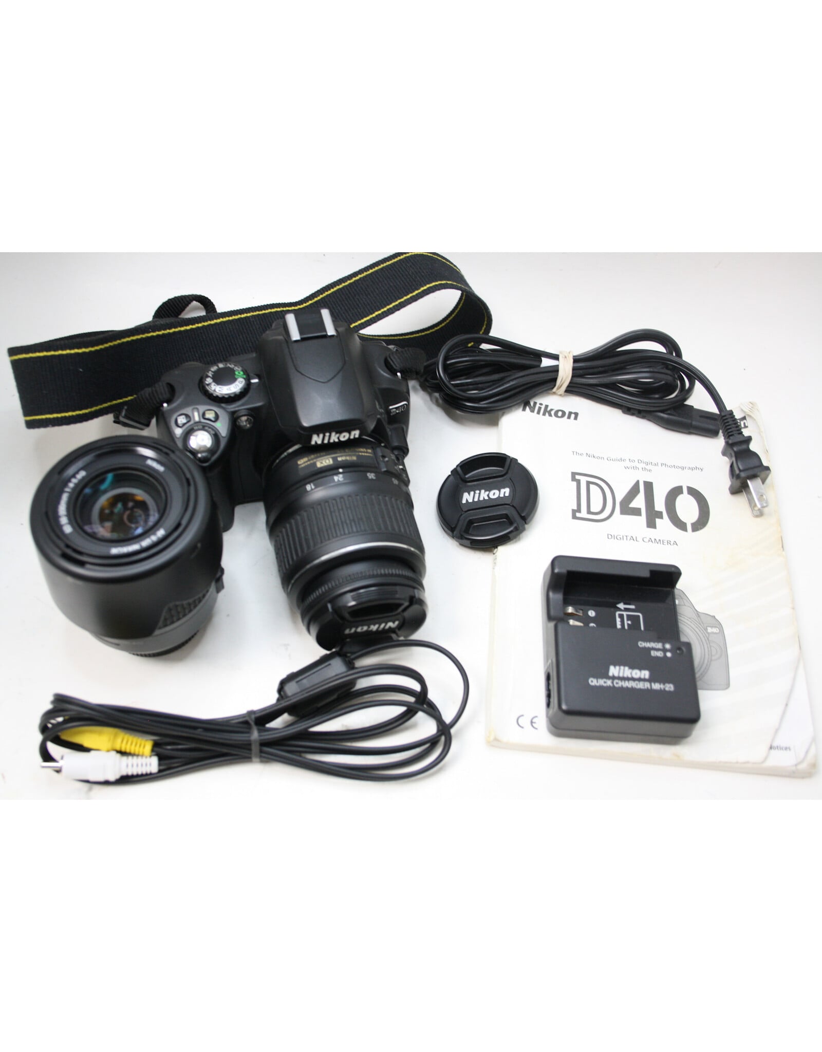 Nikon Nikon D40 Digital Camera with 18-55mm f/3.5-5.6 and 55-200mm f/4-5.6 (Pre-Owned)