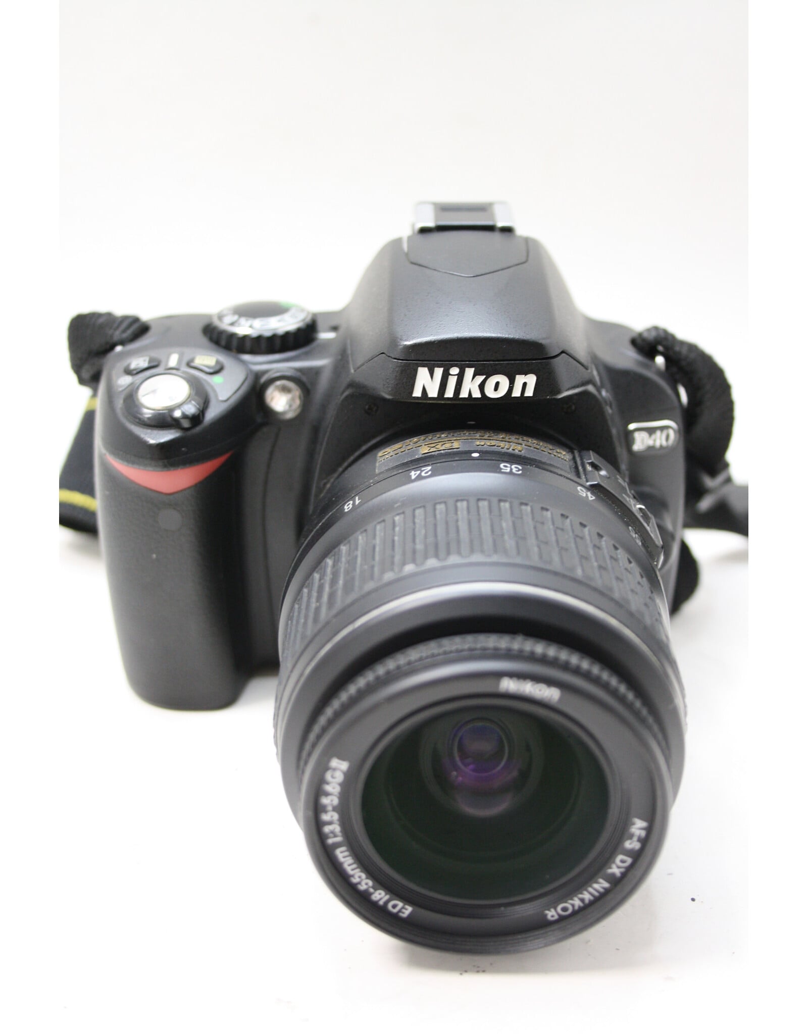 Nikon Nikon D40 Digital Camera with 18-55mm f/3.5-5.6 and 55-200mm f/4-5.6 (Pre-Owned)