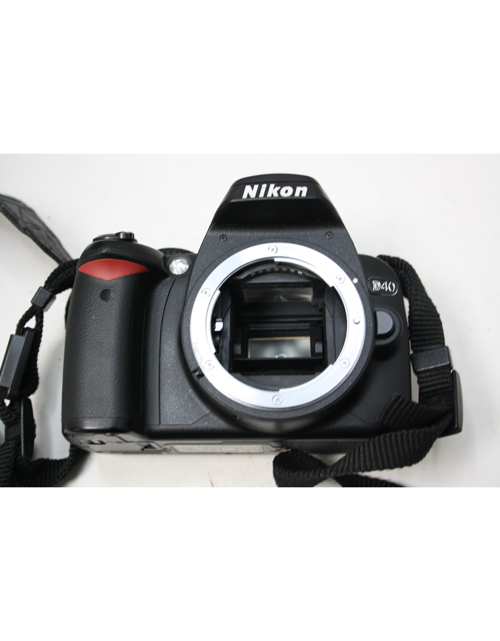 Nikon Nikon D40 Digital Camera with 18-55mm f/3.5-5.6 and 55-200mm f/4-5.6 (Pre-Owned)