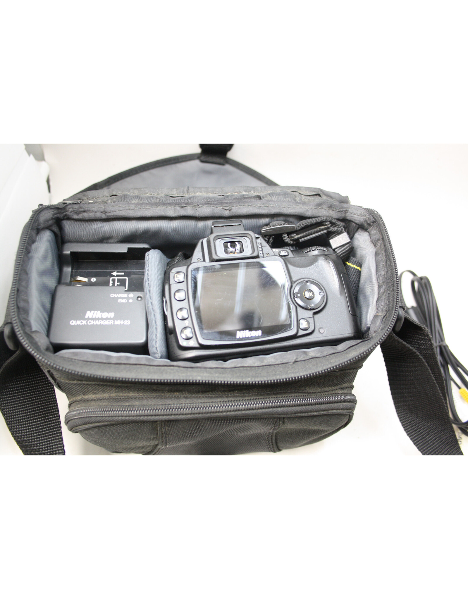 Nikon Nikon D40 Digital Camera with 18-55mm f/3.5-5.6 and 55-200mm f/4-5.6 (Pre-Owned)