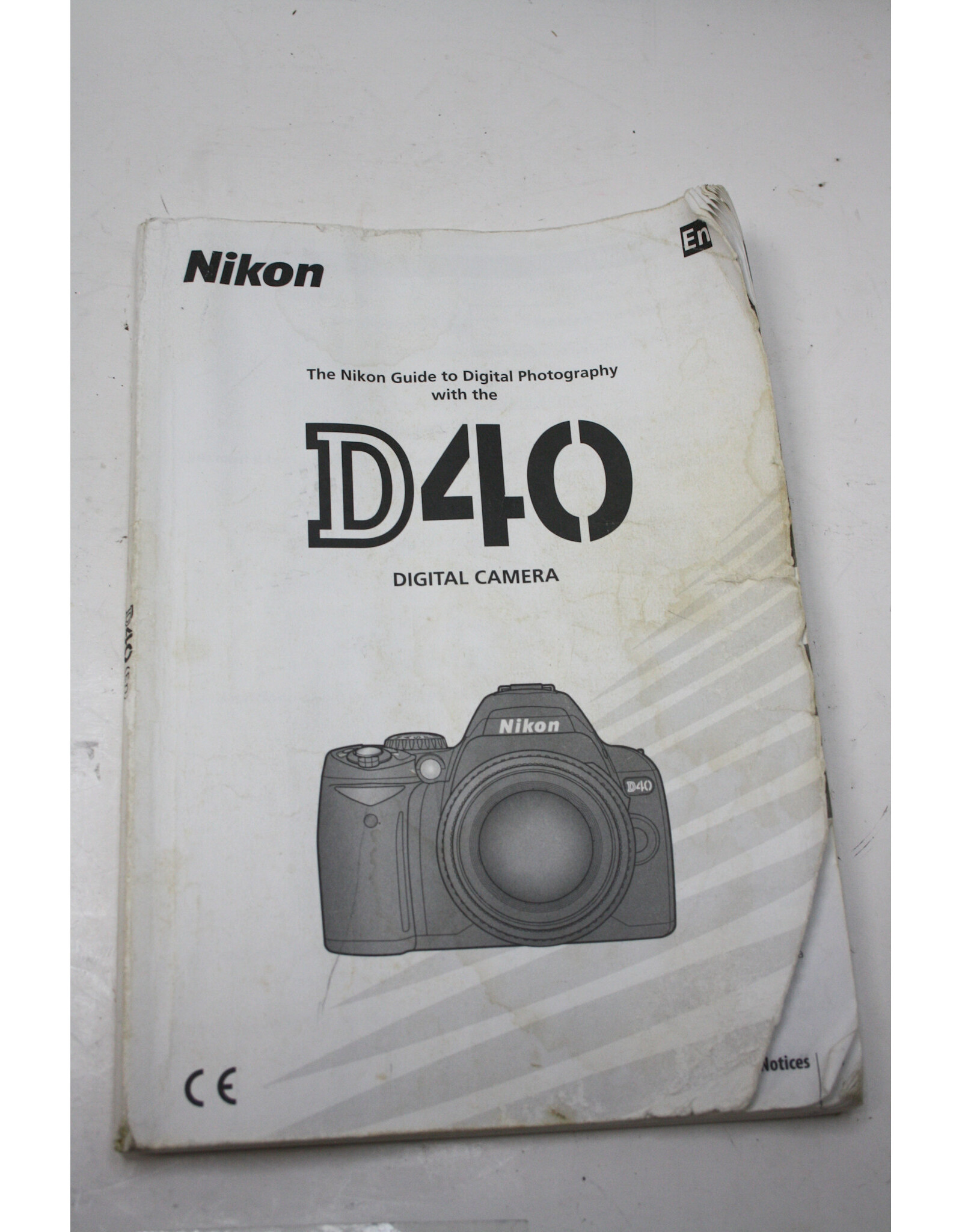 Nikon Nikon D40 Digital Camera with 18-55mm f/3.5-5.6 and 55-200mm f/4-5.6 (Pre-Owned)
