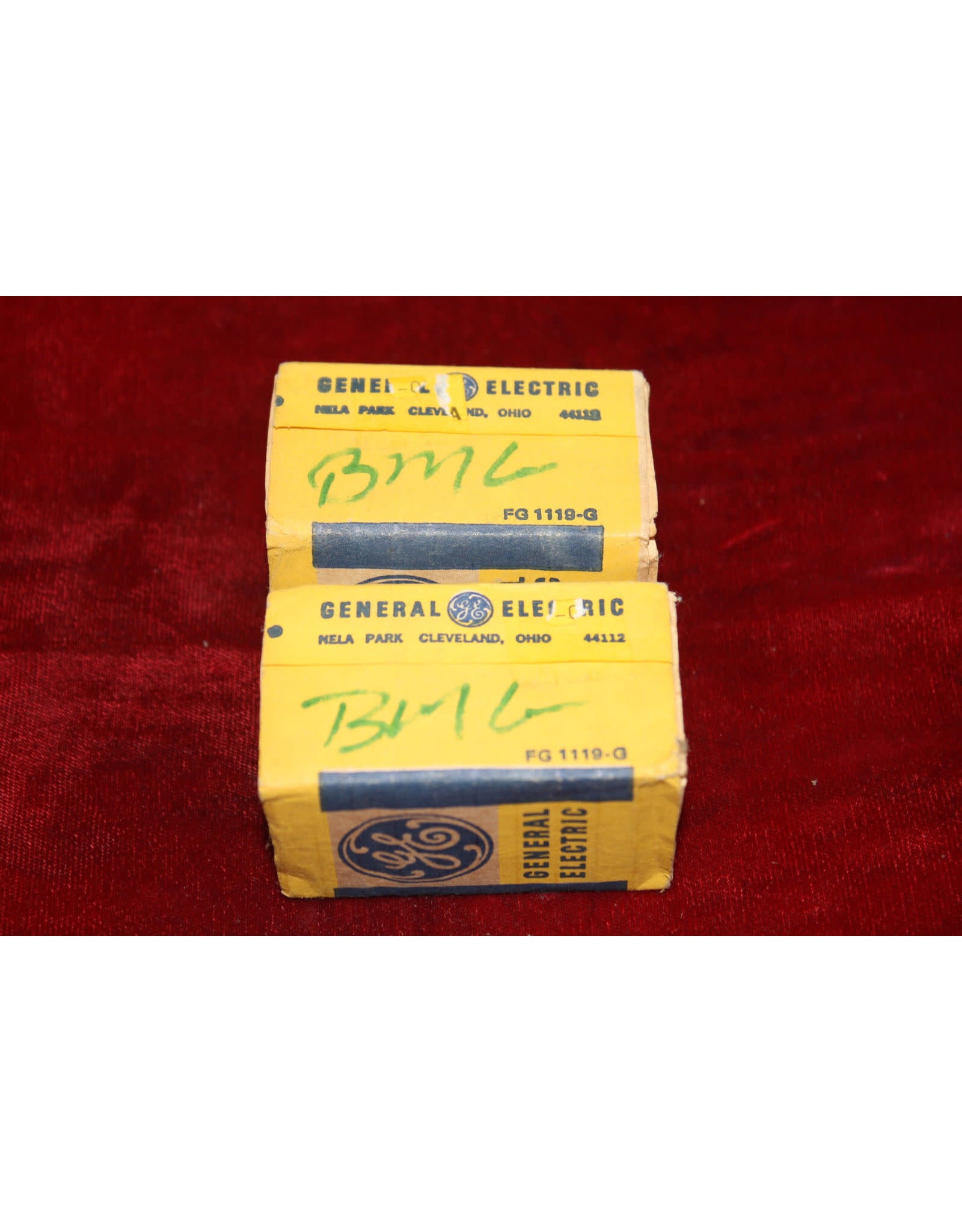 GE BMG Projector Projection Lamp Bulb 115-125V-100W Pack of 2