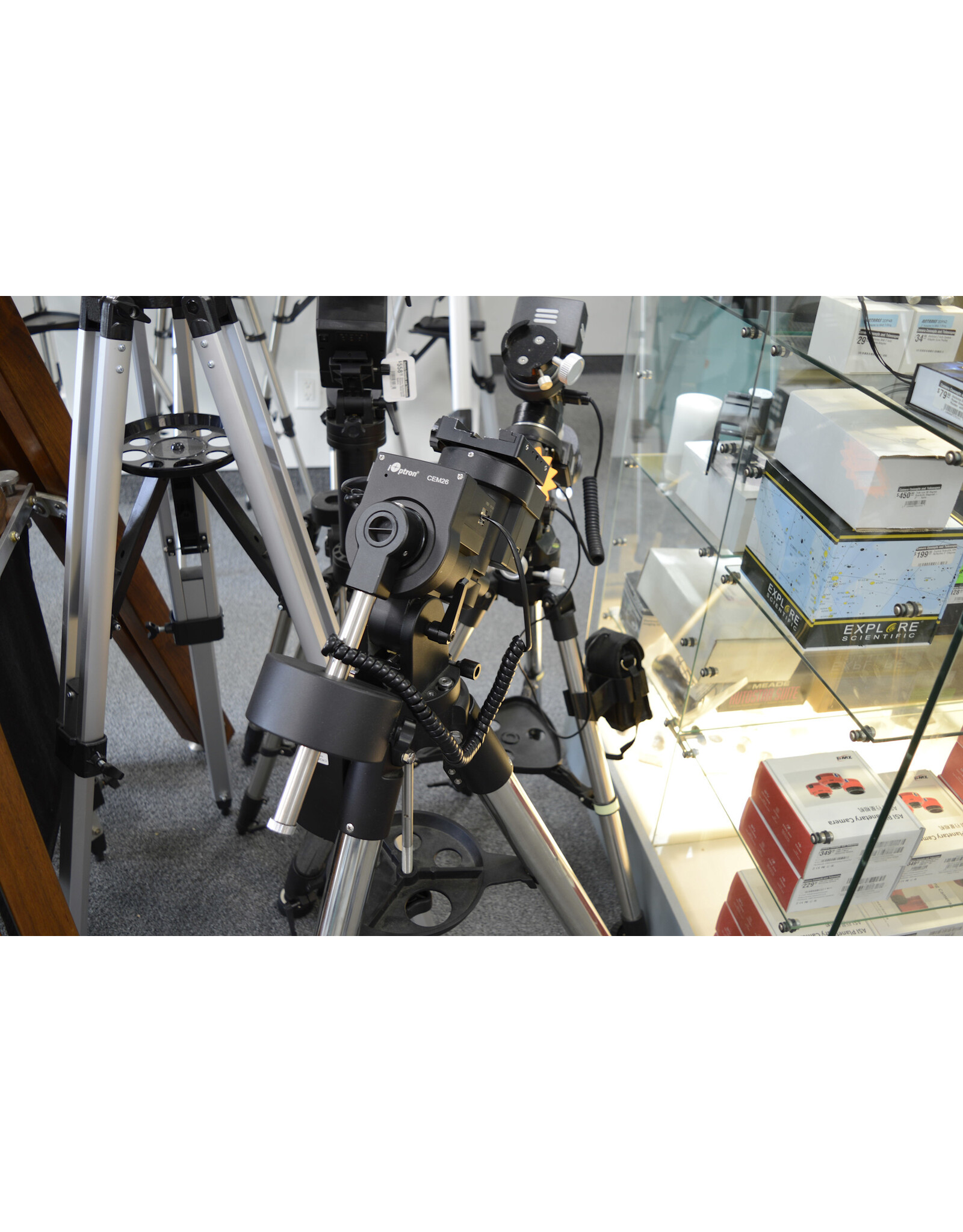 iOptron iOptron CEM26 Center balanced Equatorial Mount LiteRoc Tripod No Case Add AccuAlign  (Pre-owned-MINT!)
