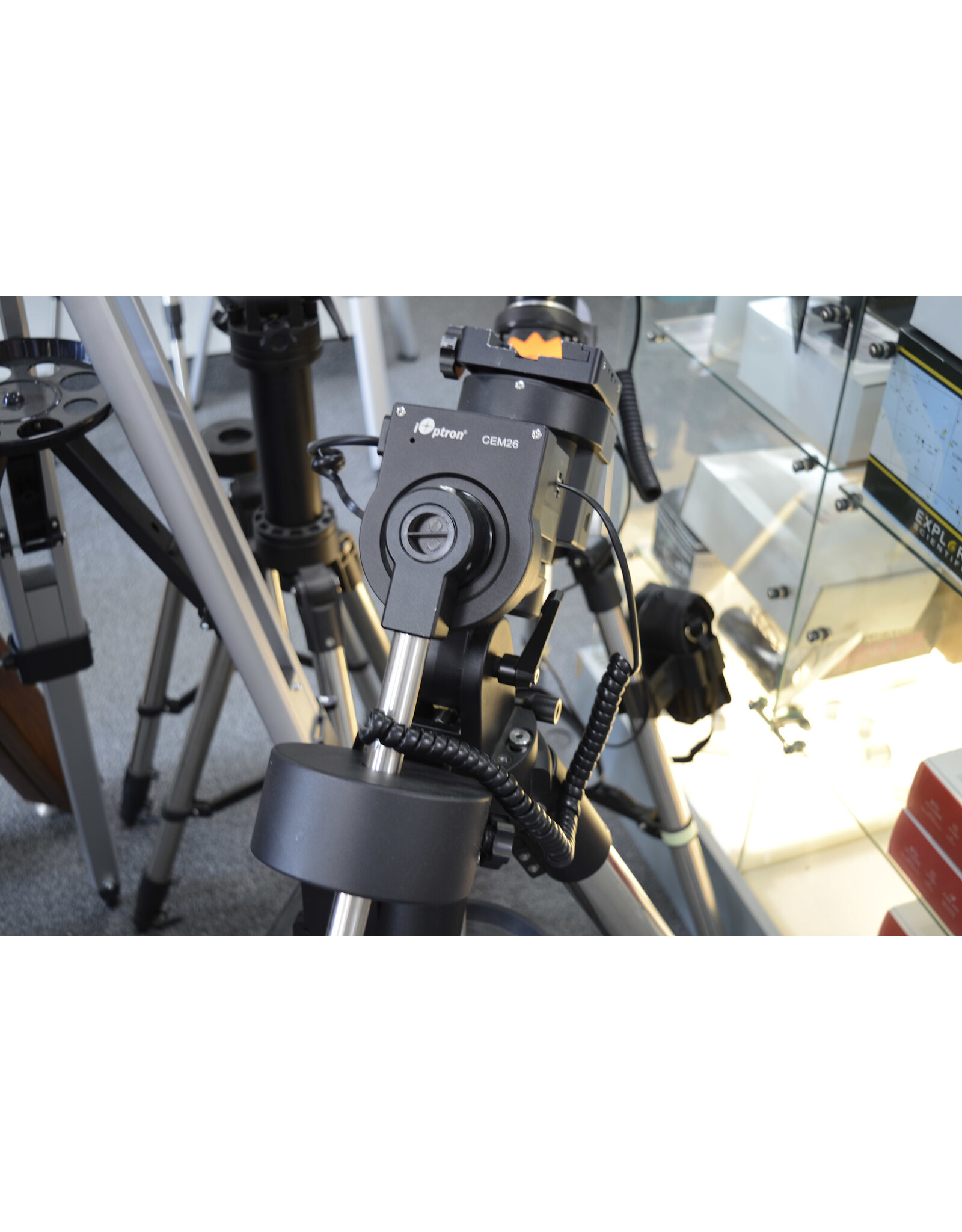 iOptron iOptron CEM26 Center balanced Equatorial Mount LiteRoc Tripod No Case Add AccuAlign  (Pre-owned-MINT!)