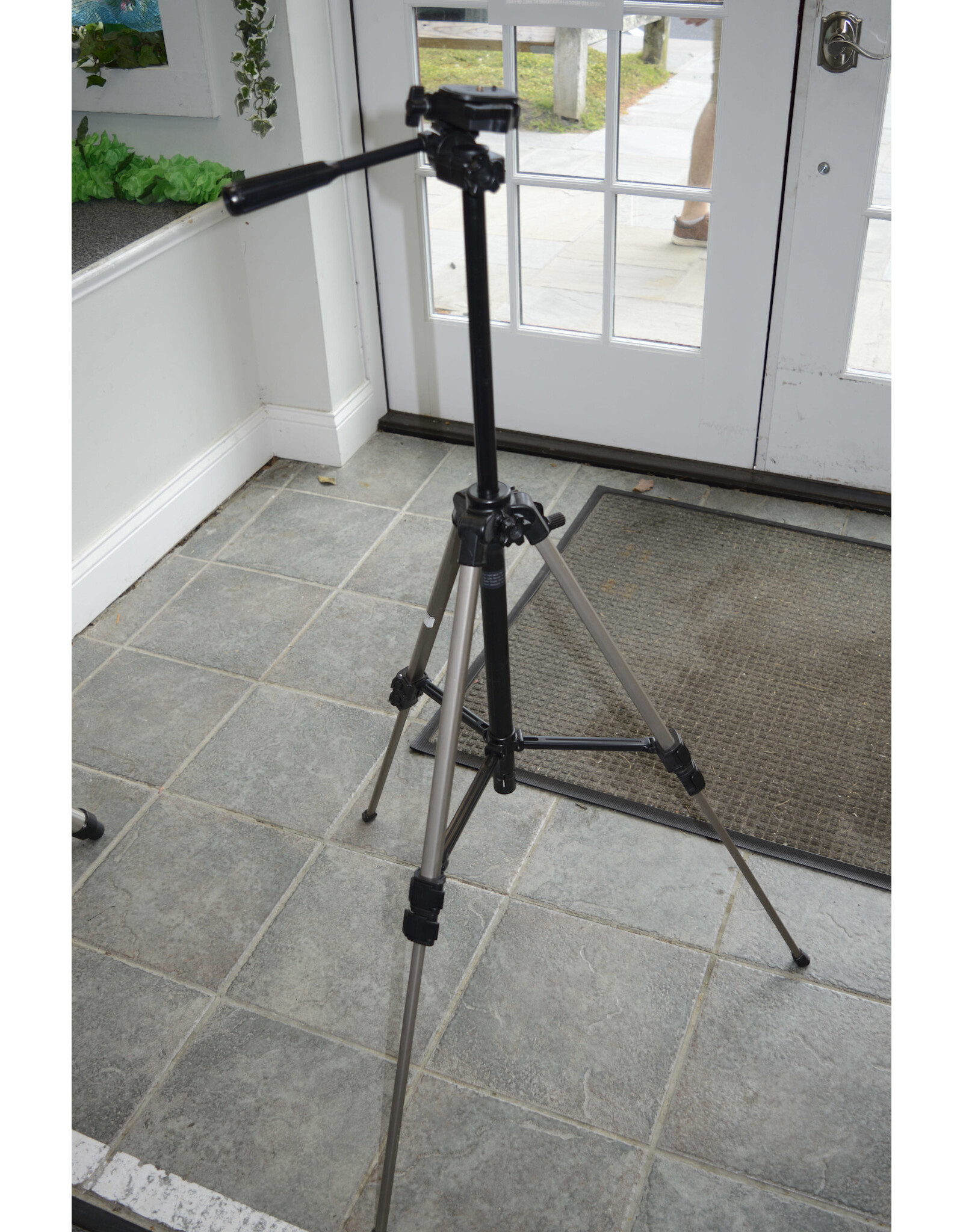 Velbon CX 440 Tripod (DISPLAY MODEL)