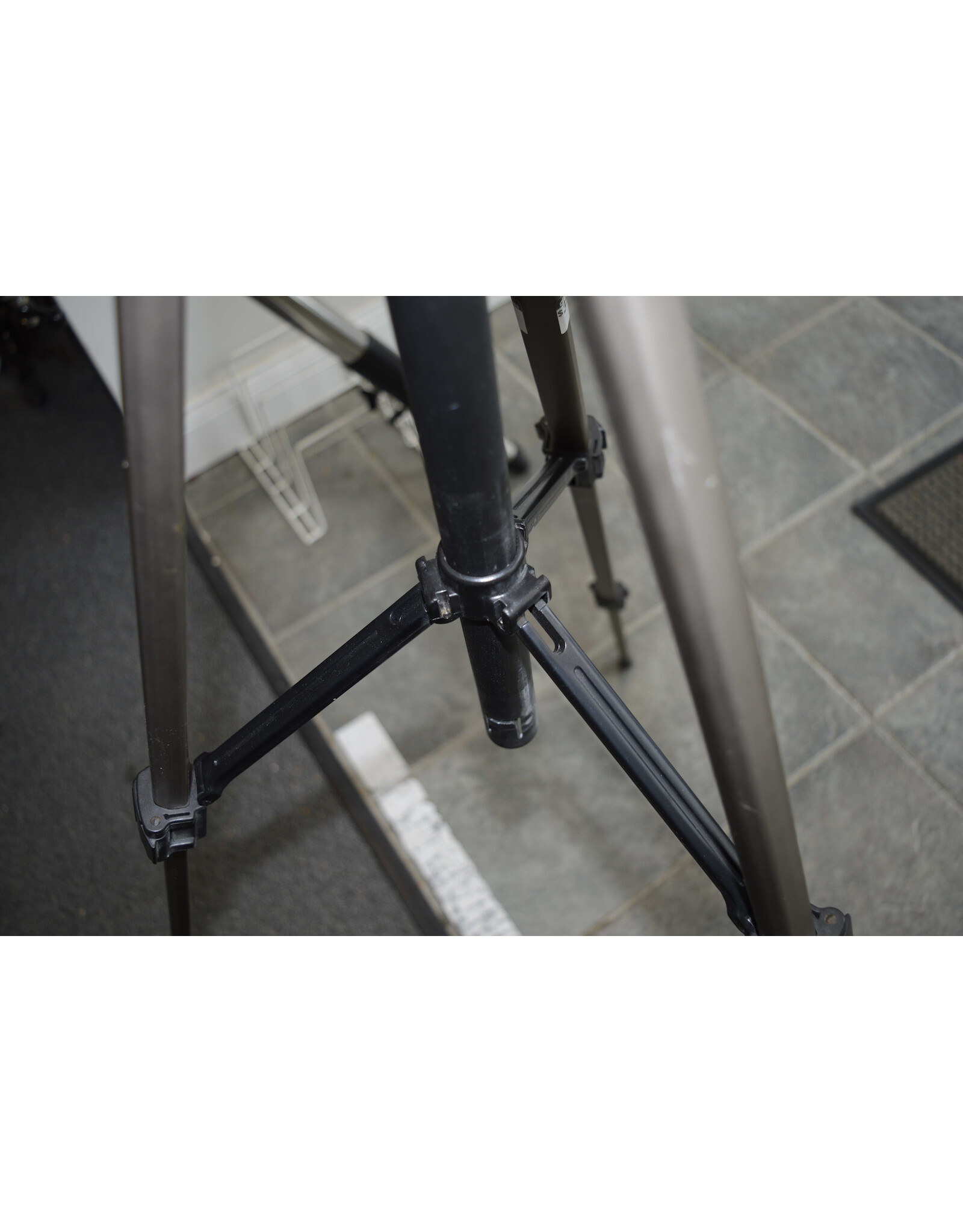 Velbon CX 440 Tripod (DISPLAY MODEL)
