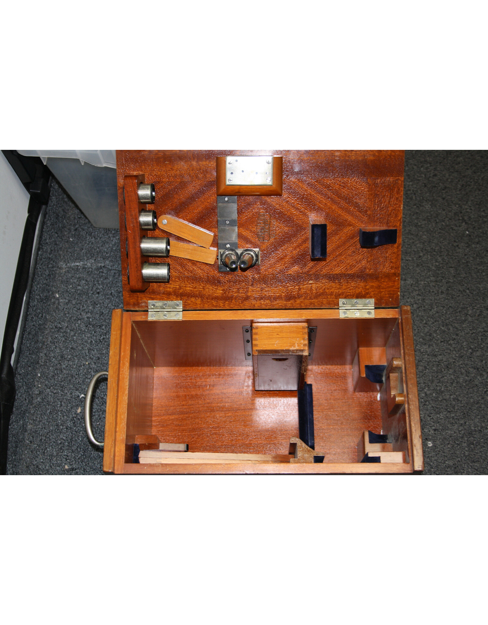 Carl Zeiss Antique  Carl Zeiss Jena  No. 61295 Stereo Microscope and original box with full eyepiece set (Pre-owned)