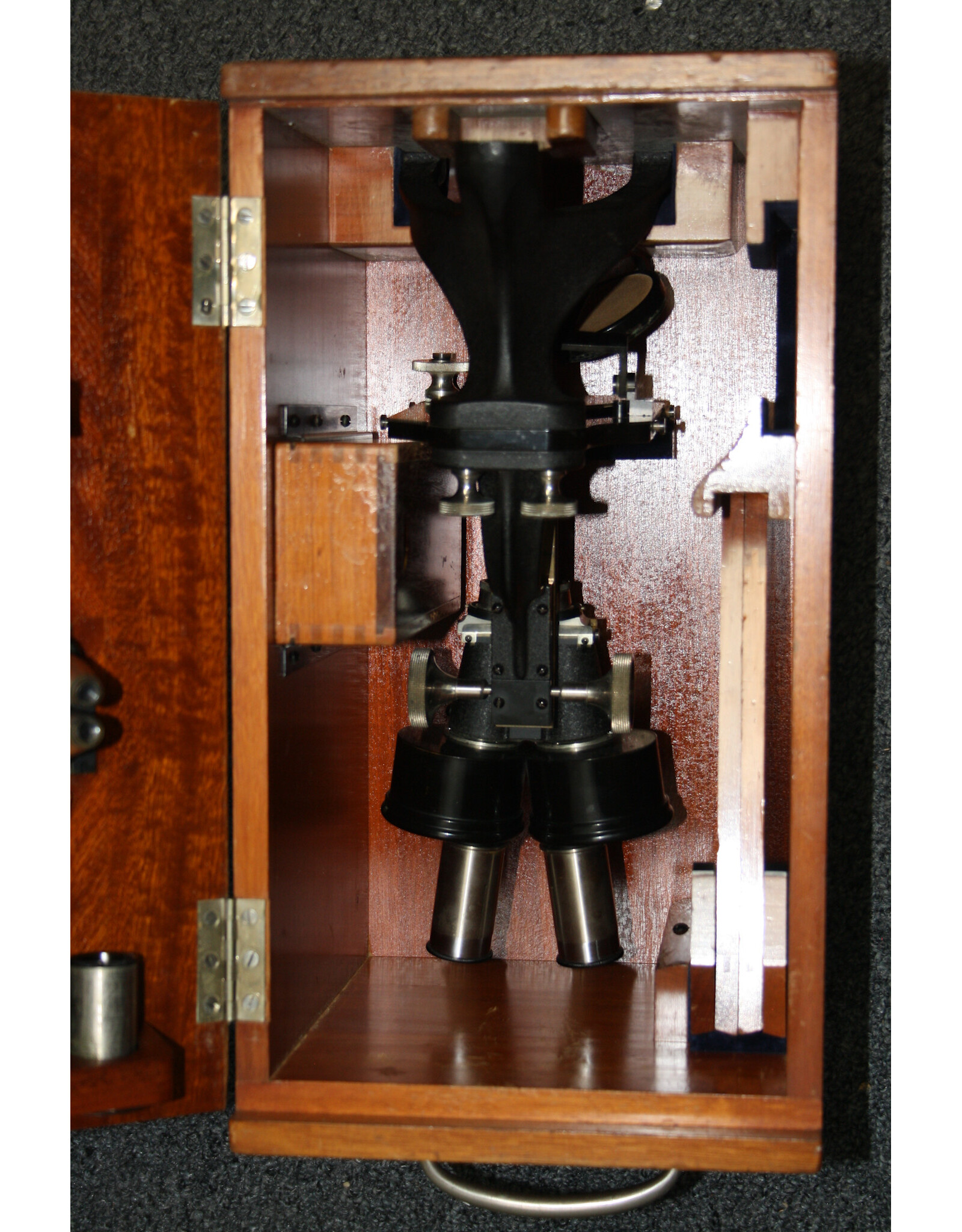 Carl Zeiss Antique  Carl Zeiss Jena  No. 61295 Stereo Microscope and original box with full eyepiece set (Pre-owned)