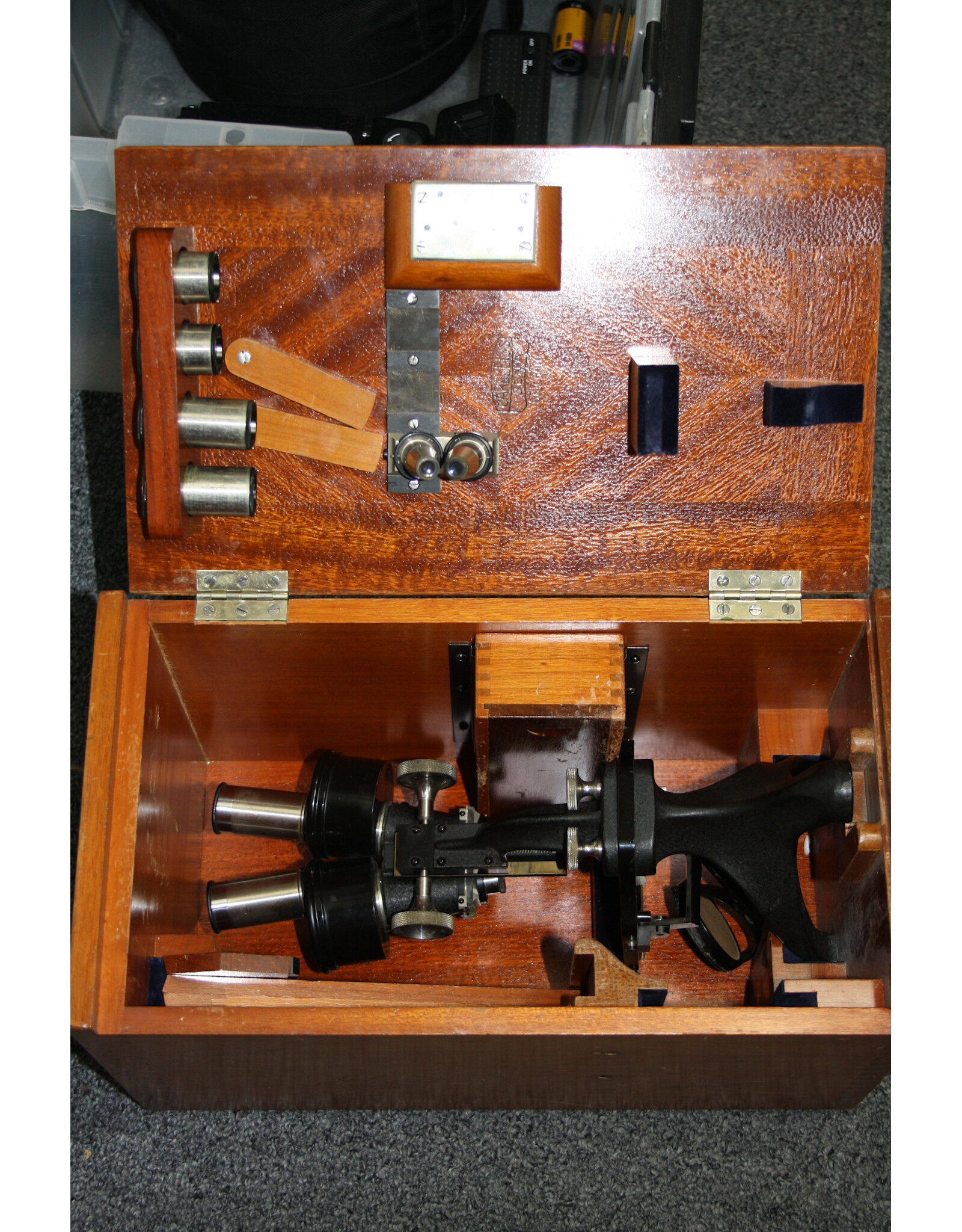 Carl Zeiss Antique  Carl Zeiss Jena  No. 61295 Stereo Microscope and original box with full eyepiece set (Pre-owned)
