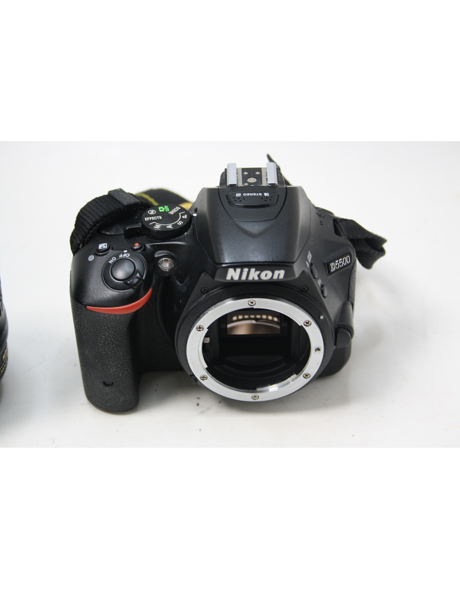 Nikon Nikon D5500 24.2MP DSLR Camera red /AF-S 18-55mm VR Lens (Pre-owned)