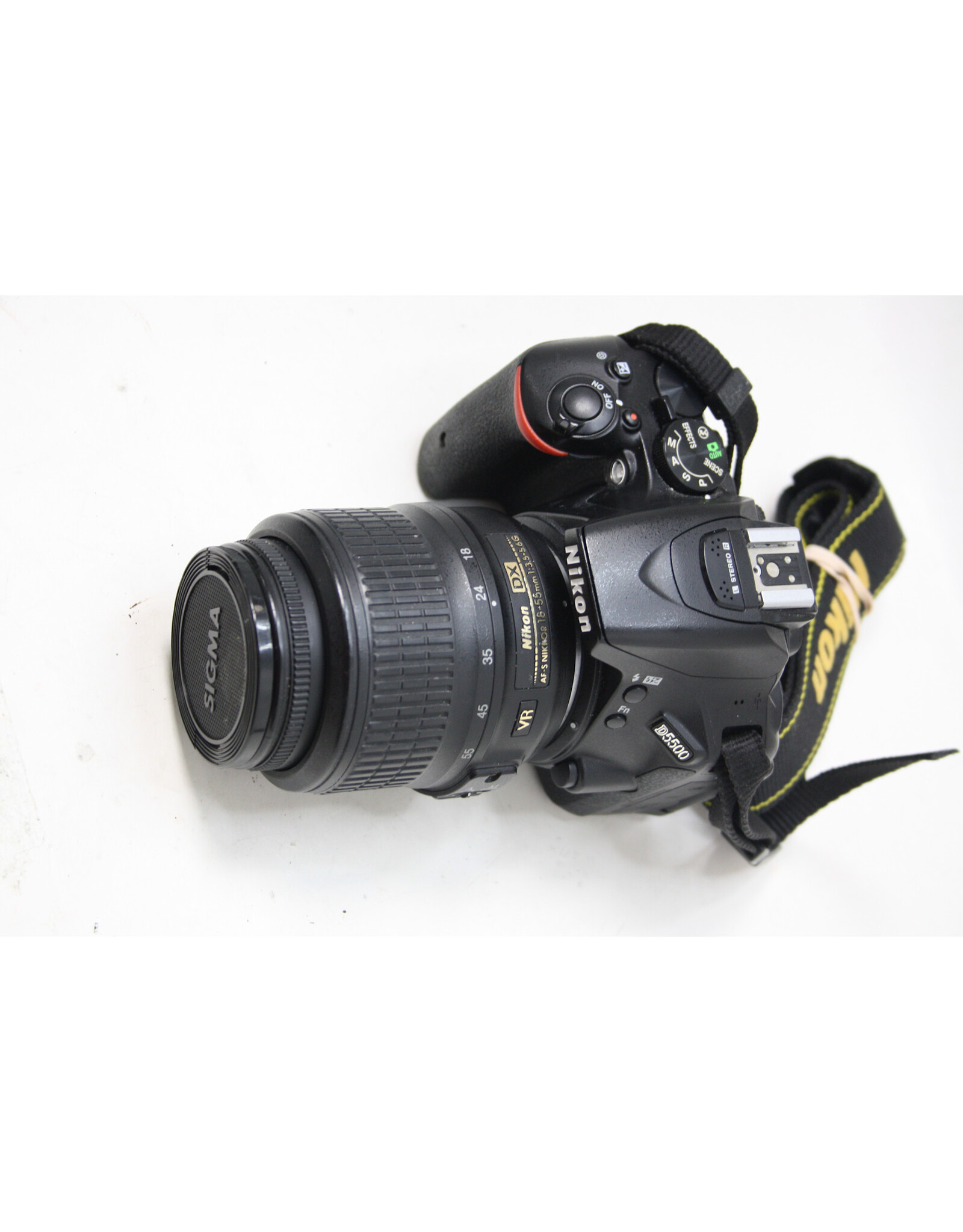 Nikon Nikon D5500 24.2MP DSLR Camera red /AF-S 18-55mm VR Lens (Pre-owned)